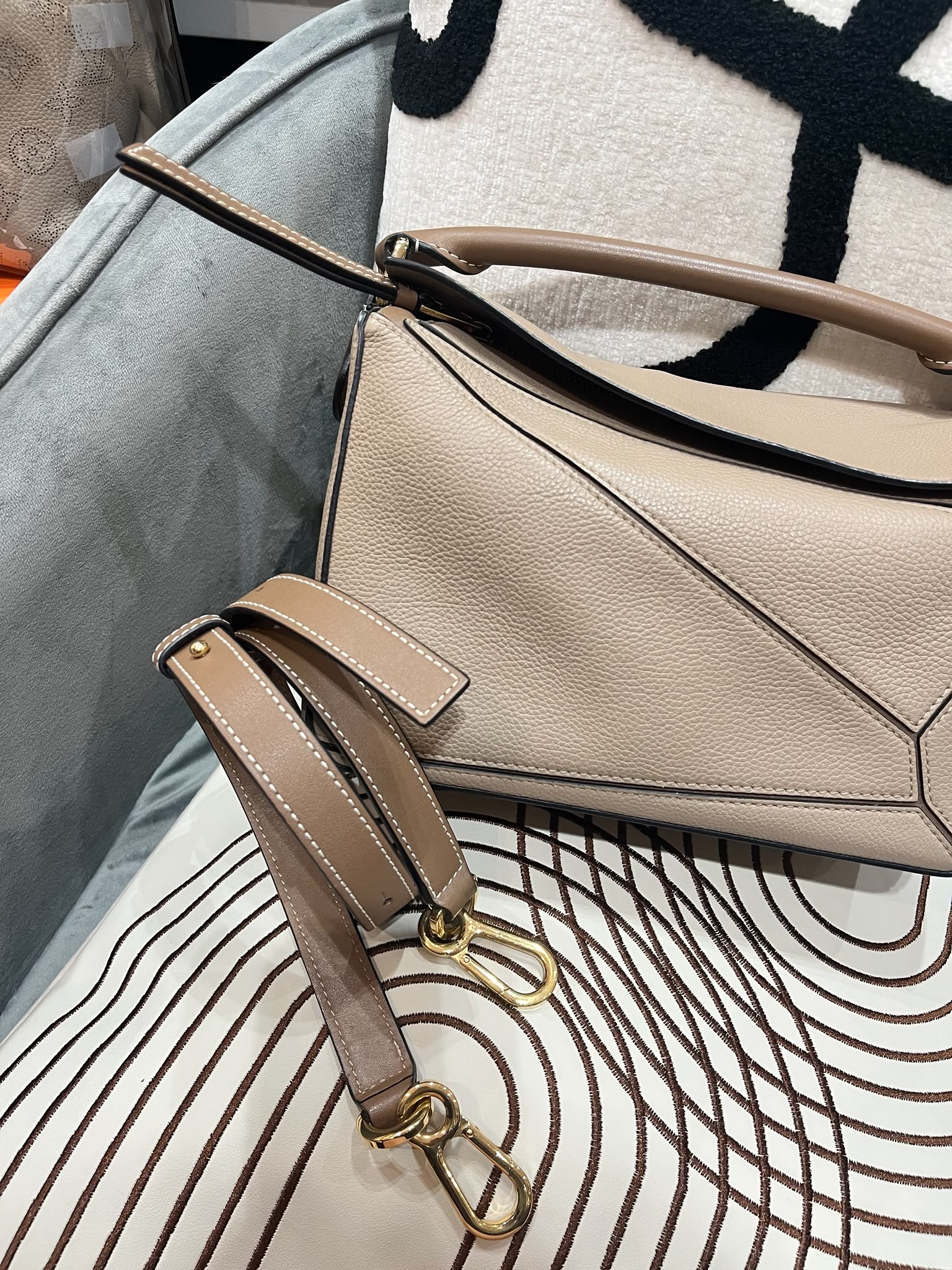 Loewe puzzle small sand 荔枝牛皮 100%Authentic ,95%new✅dust bag 