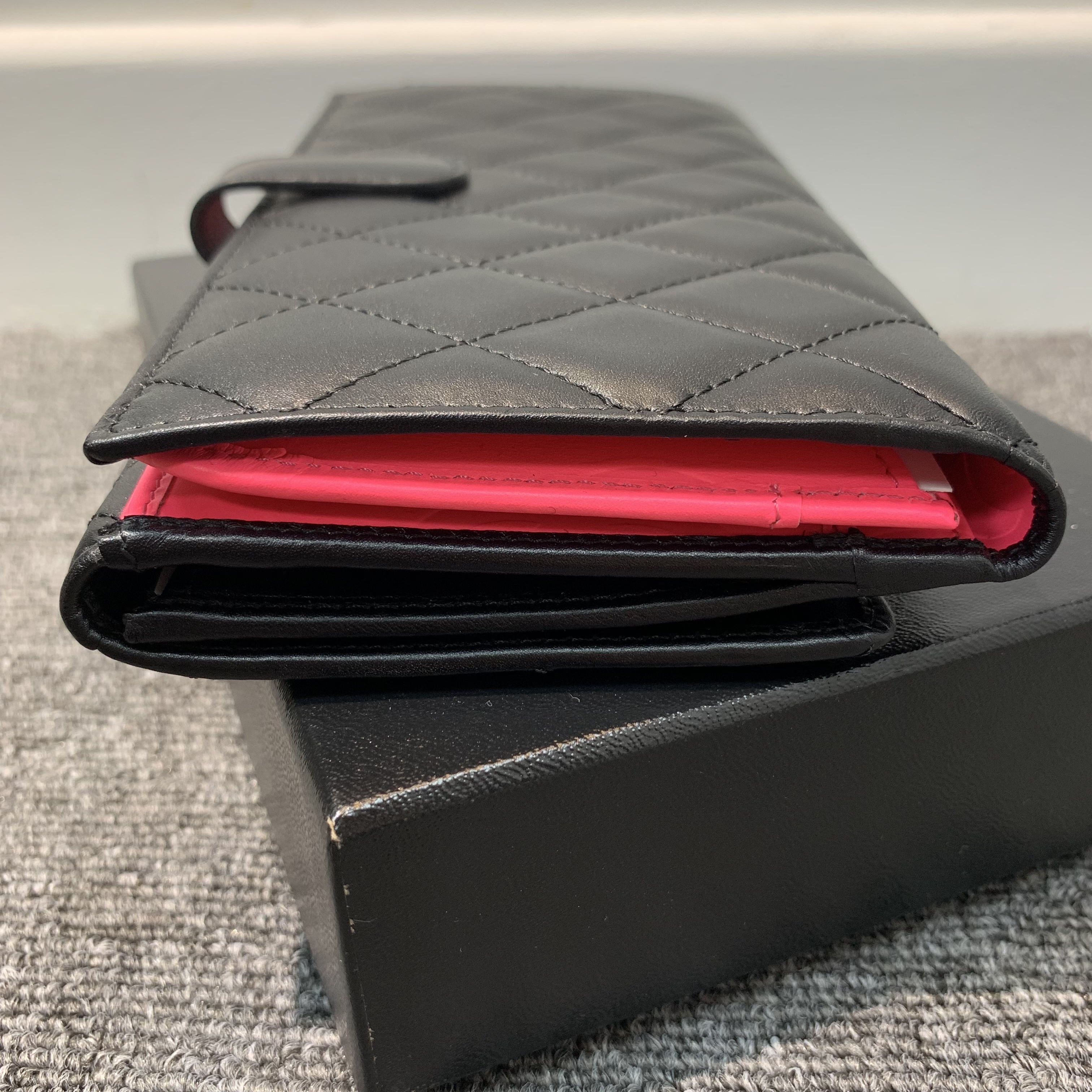 Chanel 羊皮大logo黑粉長Wallet🖤🩷Blackpink色