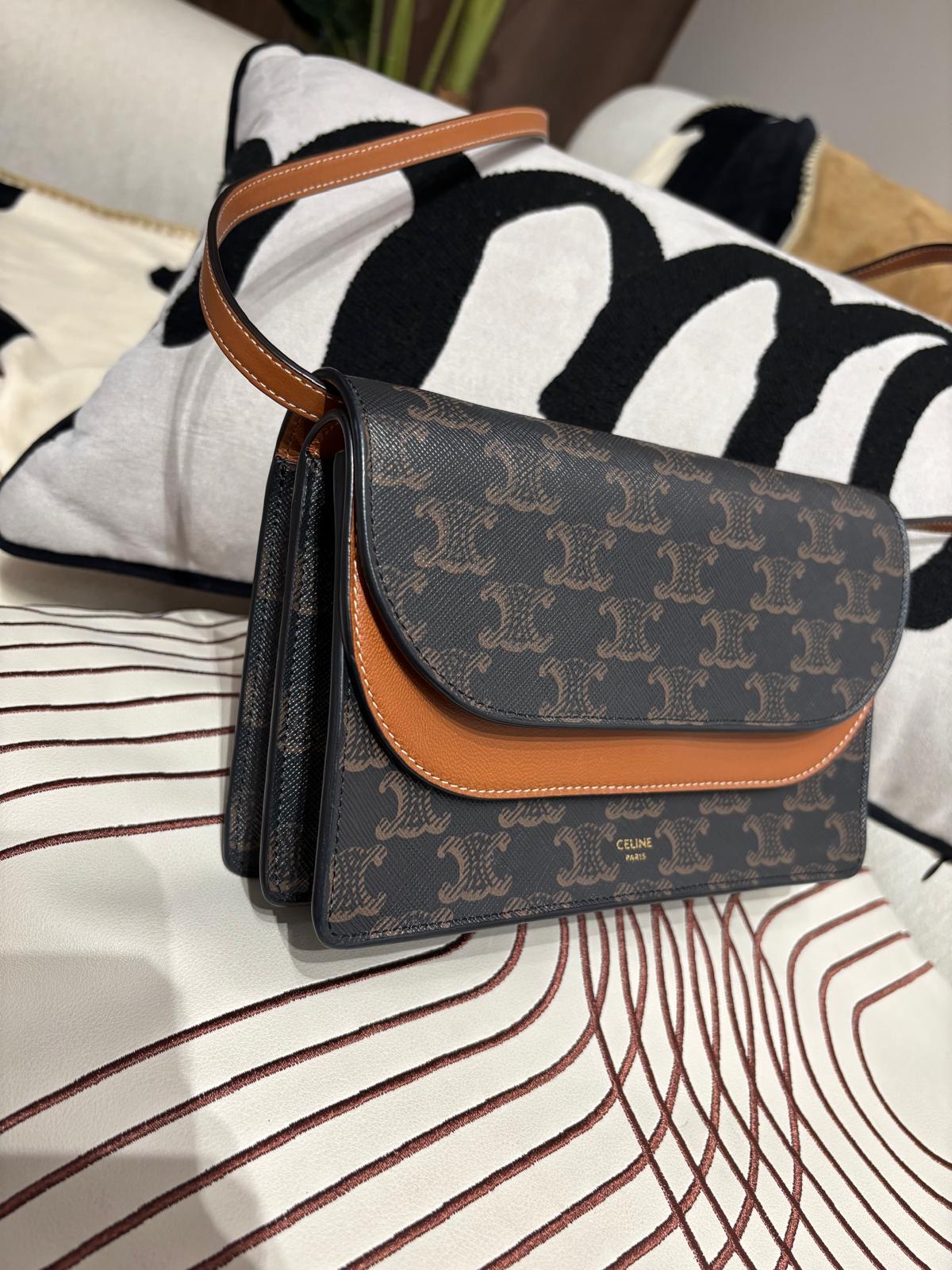 CELINE clutch with strap Triomphe Shoulder bag,100%Authentic, 98%new  ✅防塵袋 