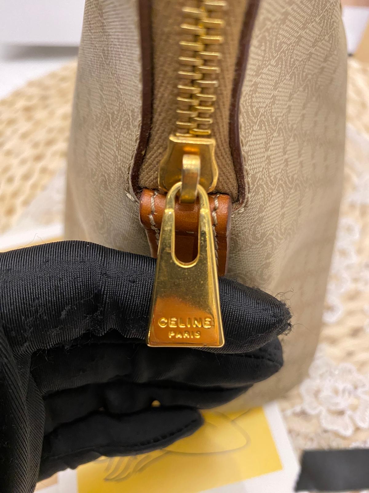 Celine Vintage Macadam Triomphe Dome Bag (米色)