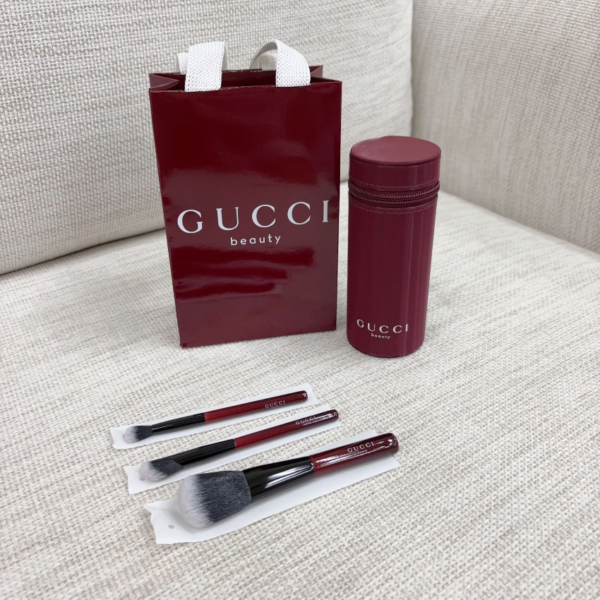 Gucci Beauty酒紅色❤️化妝掃套裝一套三枝（附紙袋）