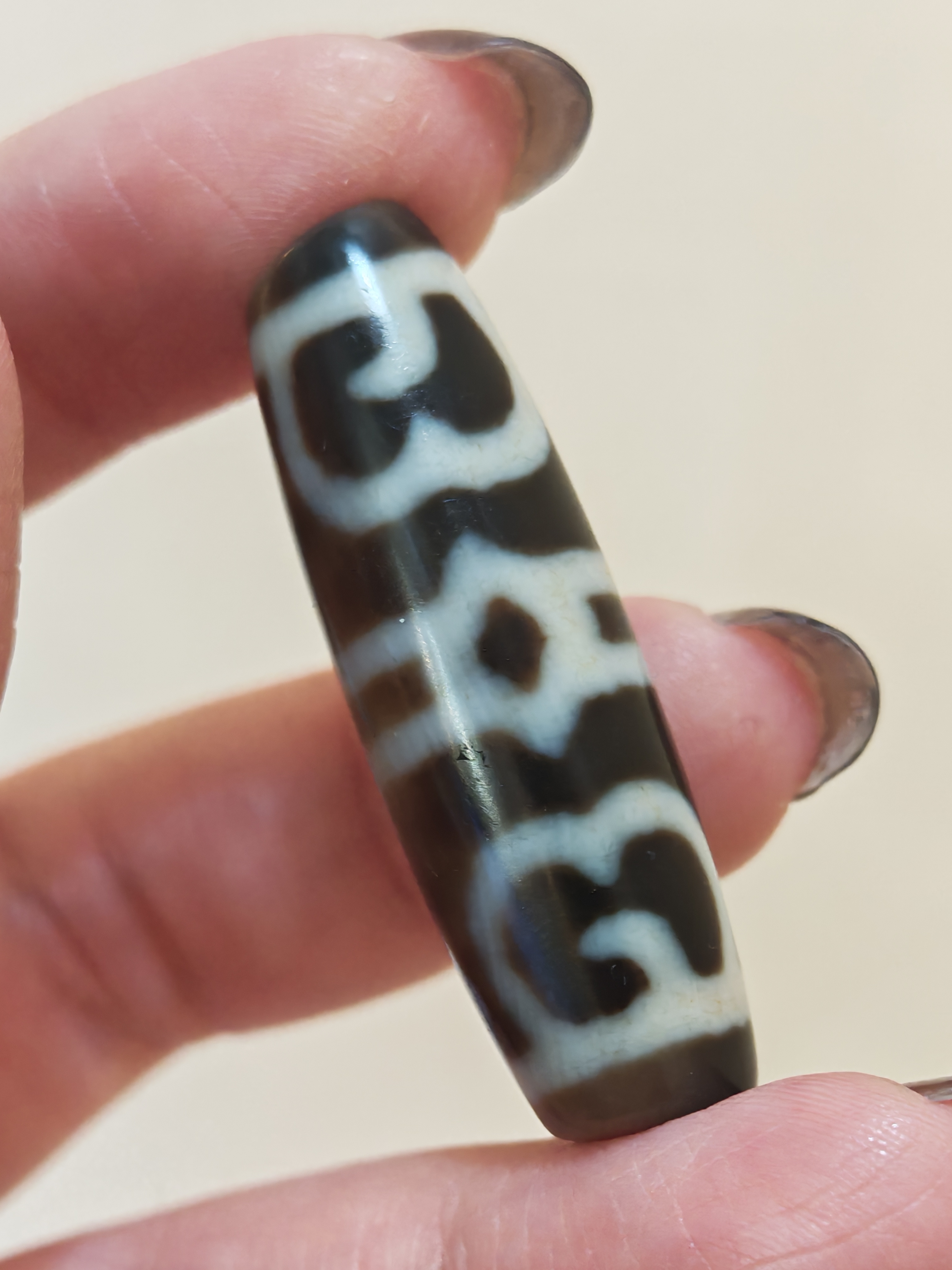 「黑白蓮師法帽天珠」26021