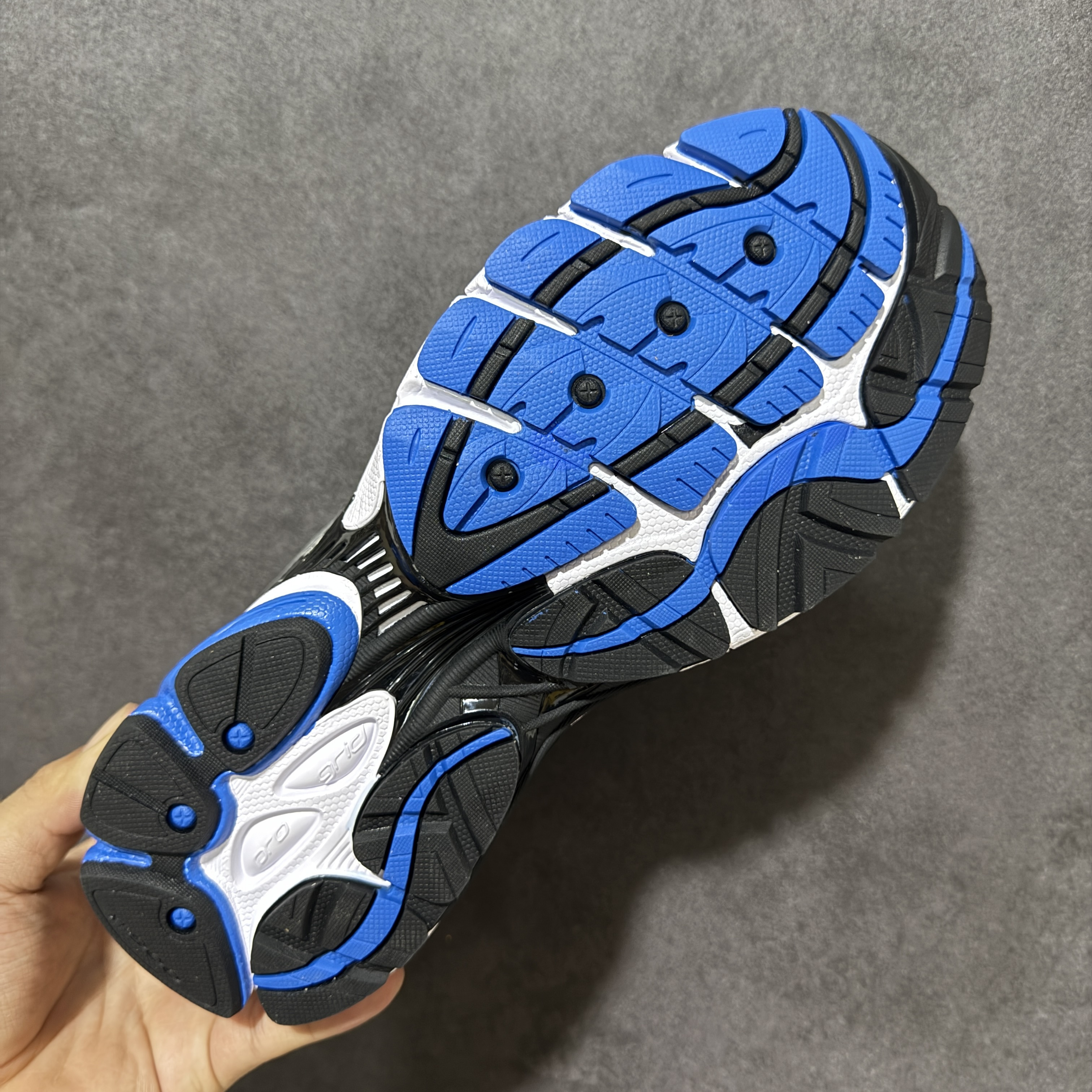 Saucony ProGrid Omni 9 OG