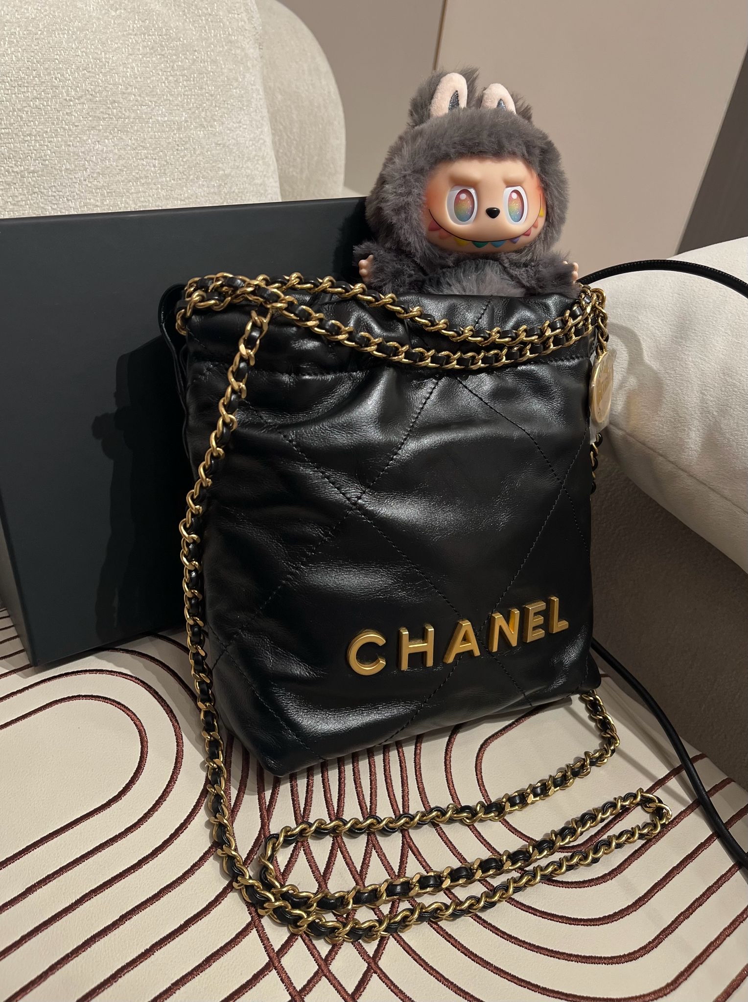 未使用品 Chanel 22 Mini 黑金 100%Authentic, Unused ✅晶片✅dust bag✅Box