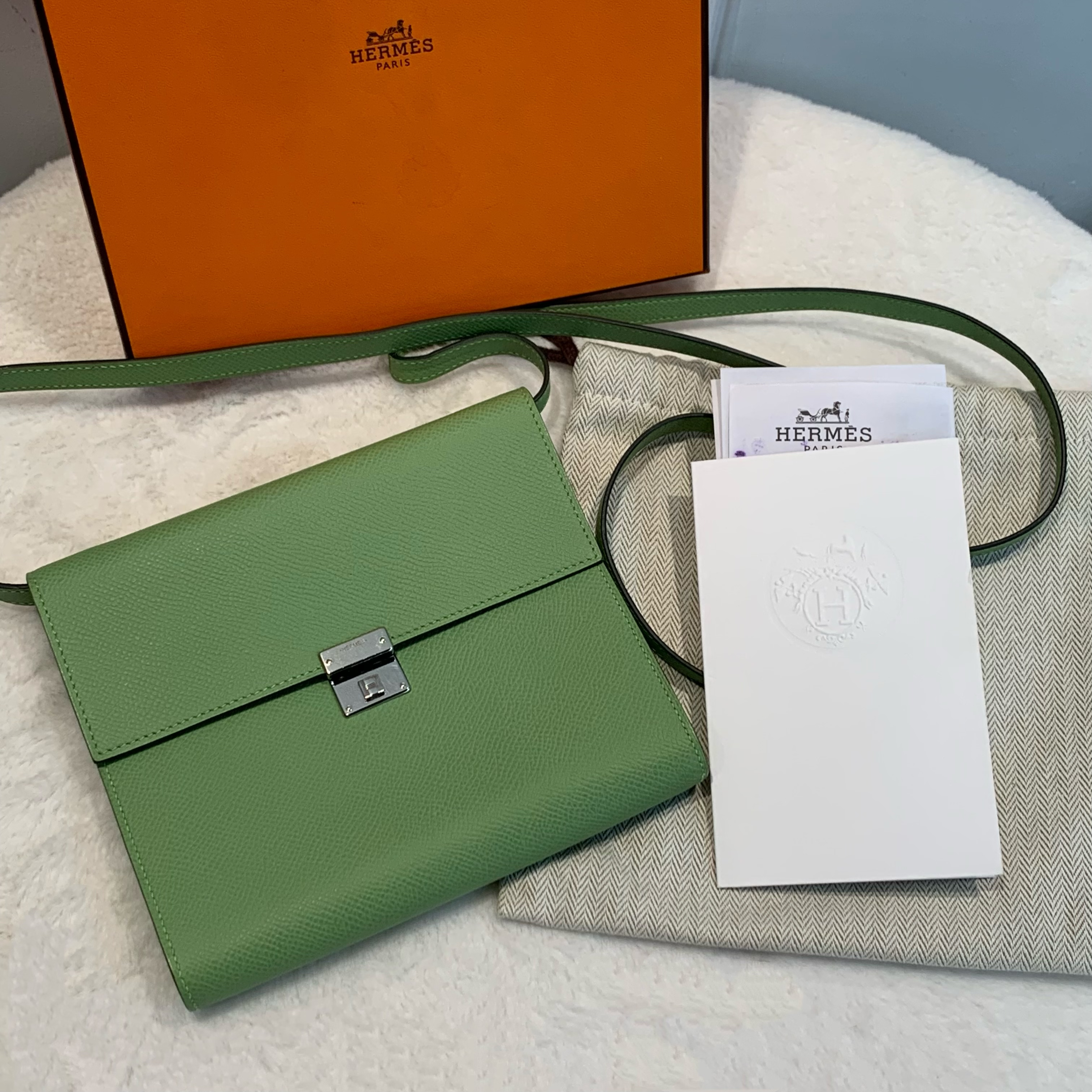 HERMES愛馬仕 Clic16  勁靚温柔牛油果綠🥑銀扣 Ep皮 經典款斜孭袋 現貨