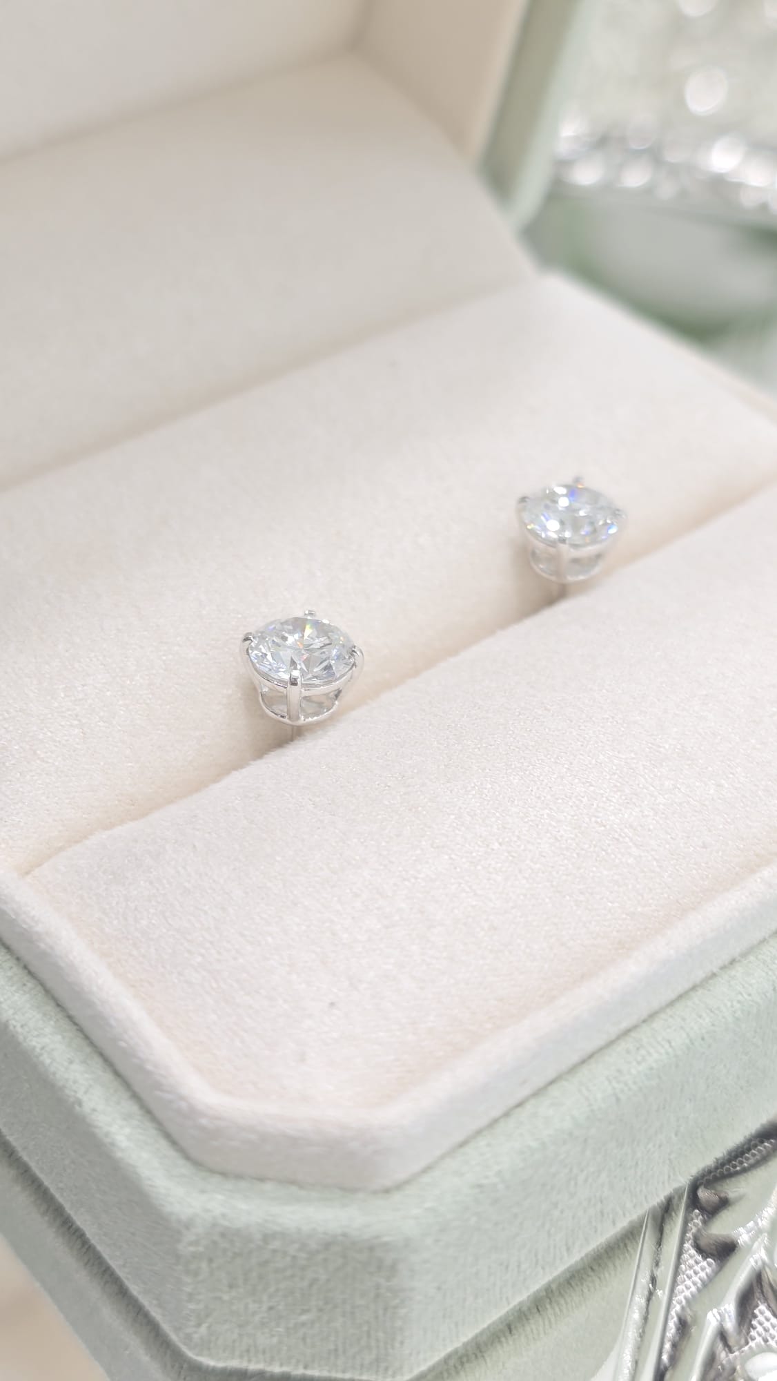 18K金白培育鑽石耳釘 D2.06ct/2 G1.136g