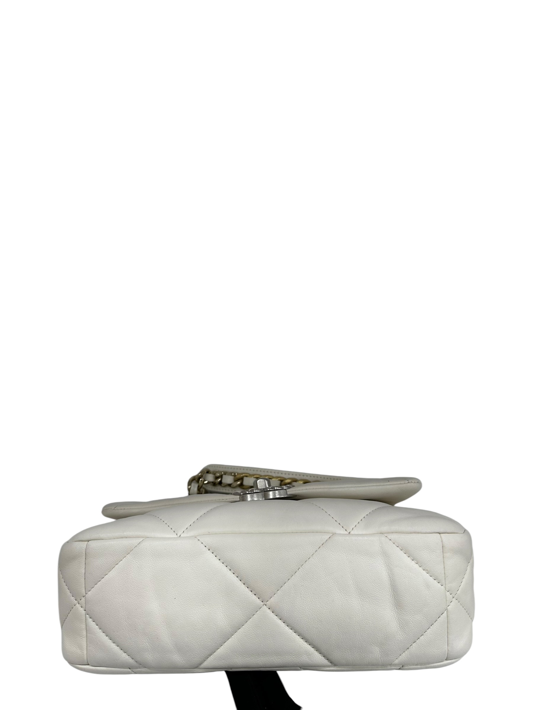 Pre-Owned CHANEL 19 Flap Bag / Product Code: 072103