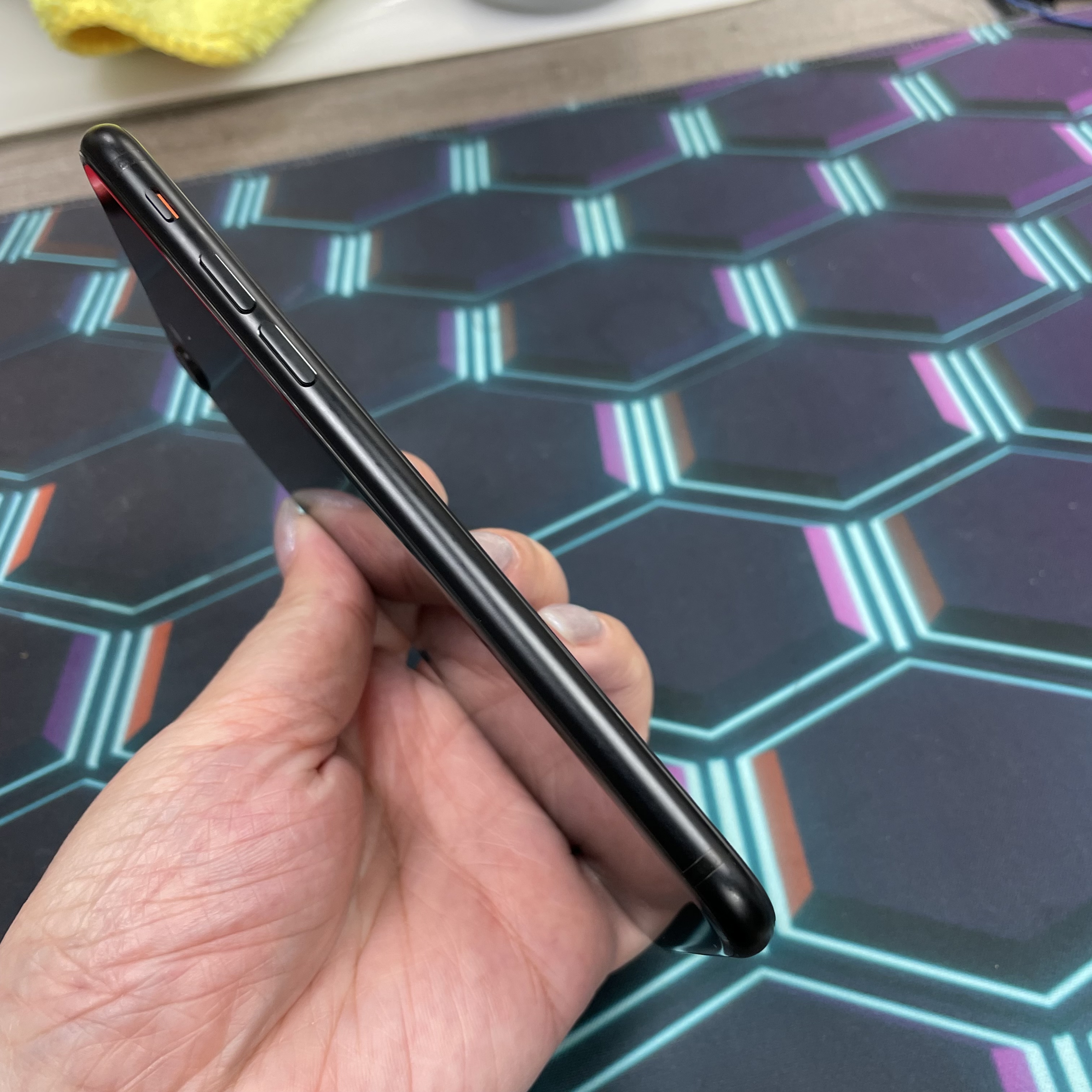 *7025 SE 2 勁靚機 128GB 電74 黑色 black