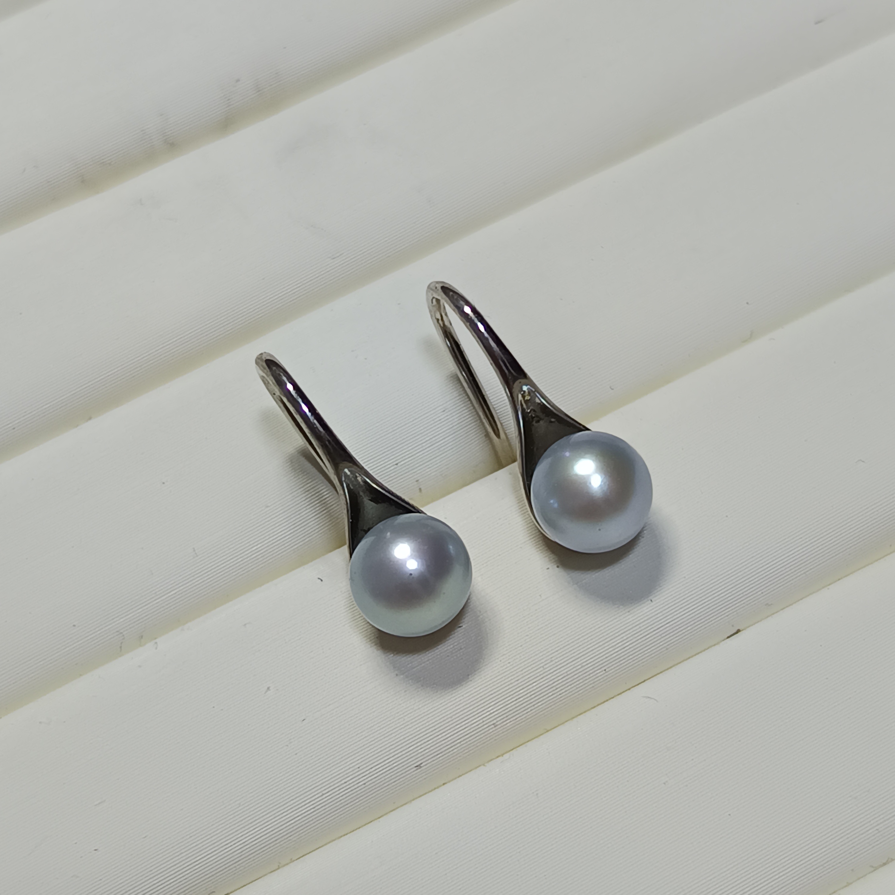 🎉特惠產品‼️近正圓強光優化銀藍色淡水珍珠925銀高跟鞋耳勾