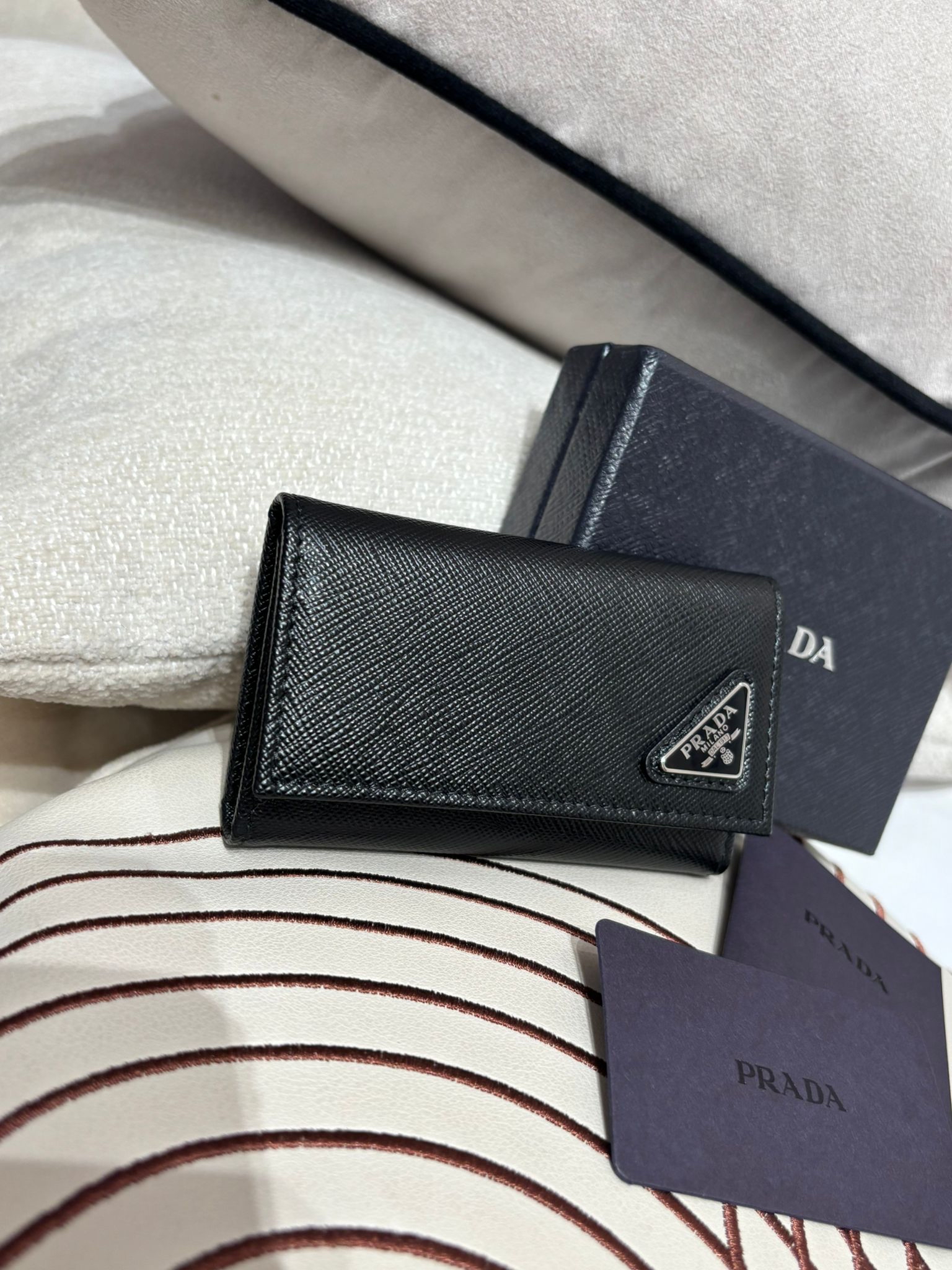 未使用品 Prada Key Holder 黑色十字紋牛皮 100%Authentic, Unused未使用品 ✅ certificate✅Box
