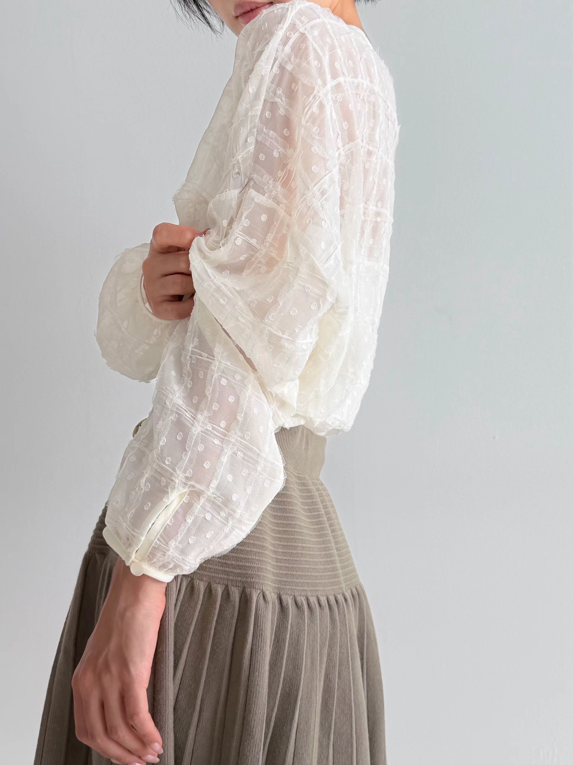 格仔波點立體花紋紗紗blouse 