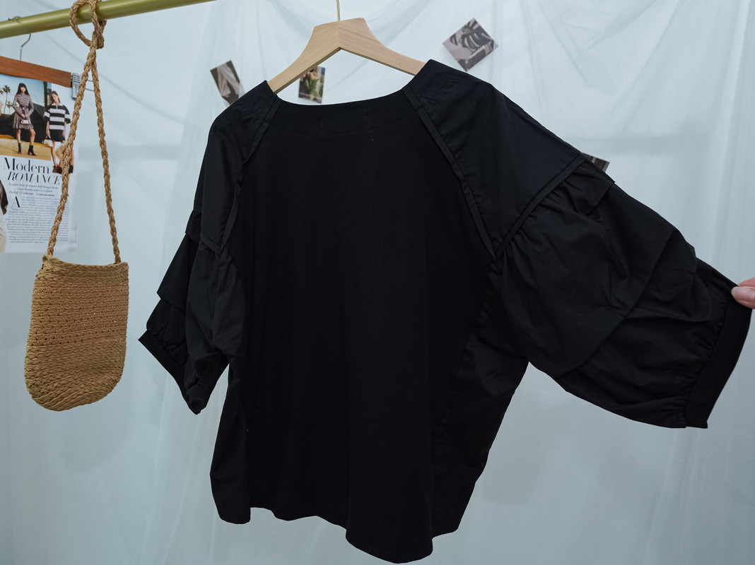 Loose-Fit Top with Structured Tiered Puff Sleeves‖ 立体层次感中袖设计宽松上衣 KR0171177