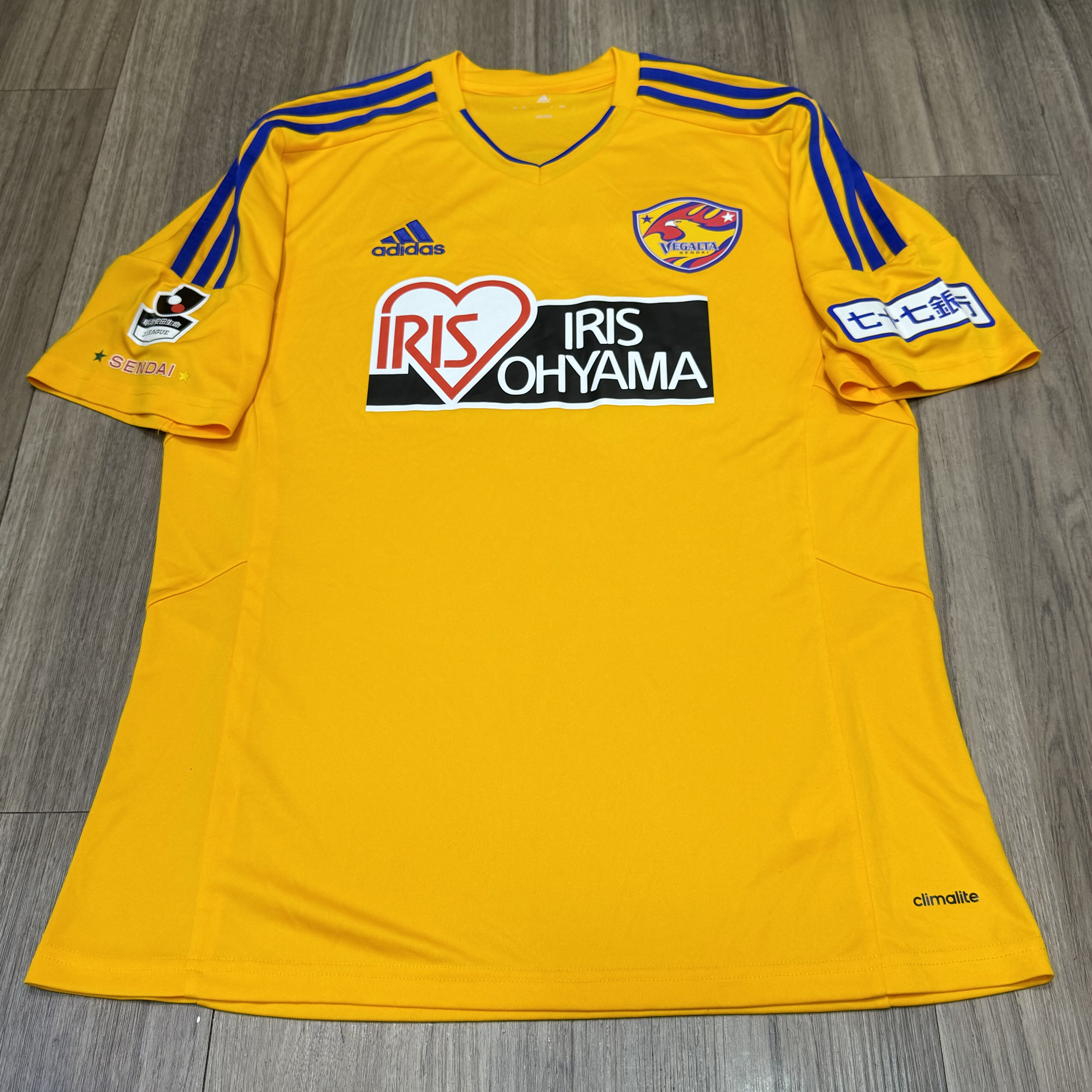 Vegalta Sendai 2015 home shirt