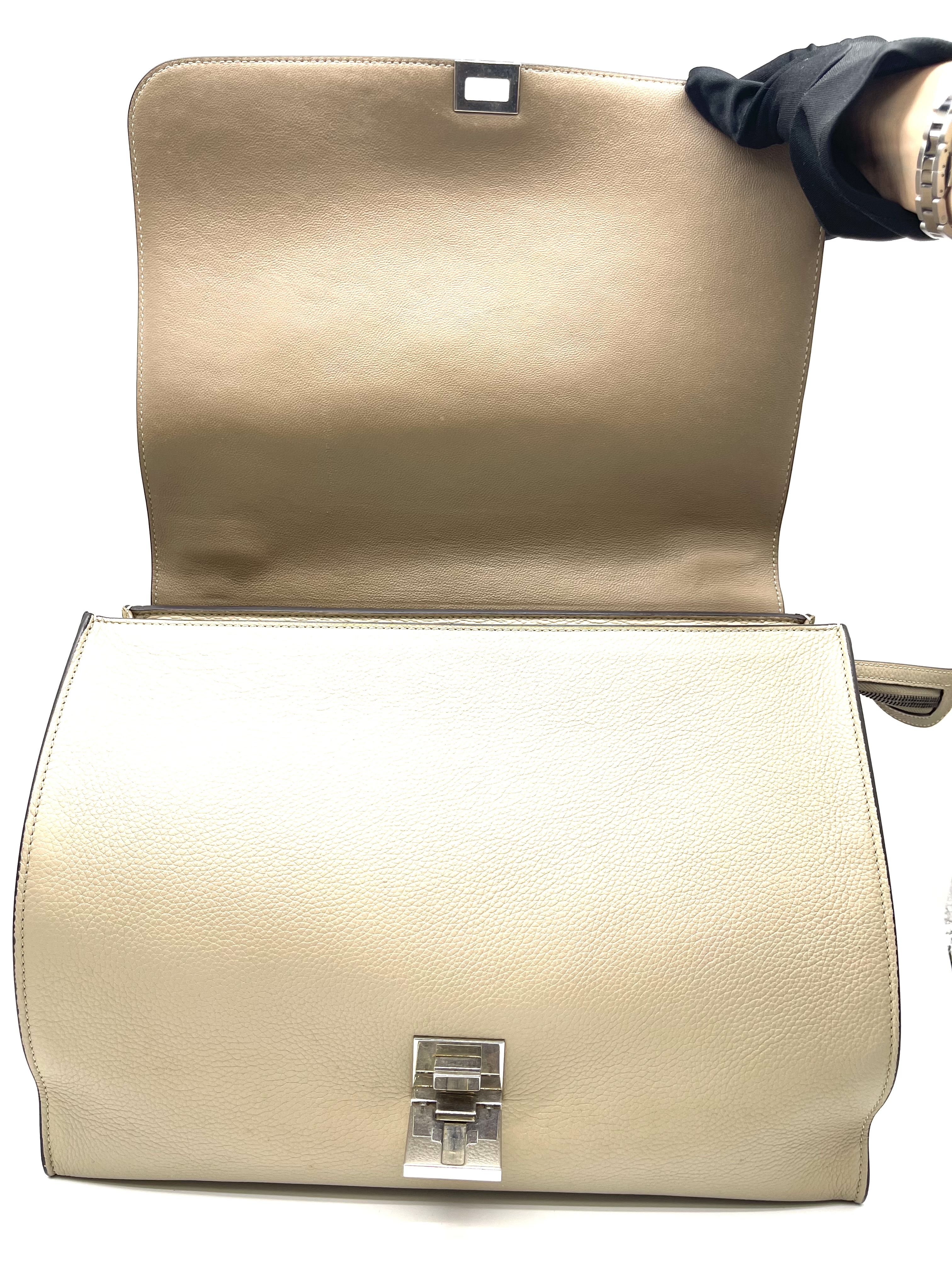 Pre-Owned CELINE Trapeze Bag / Product Code: 26042601