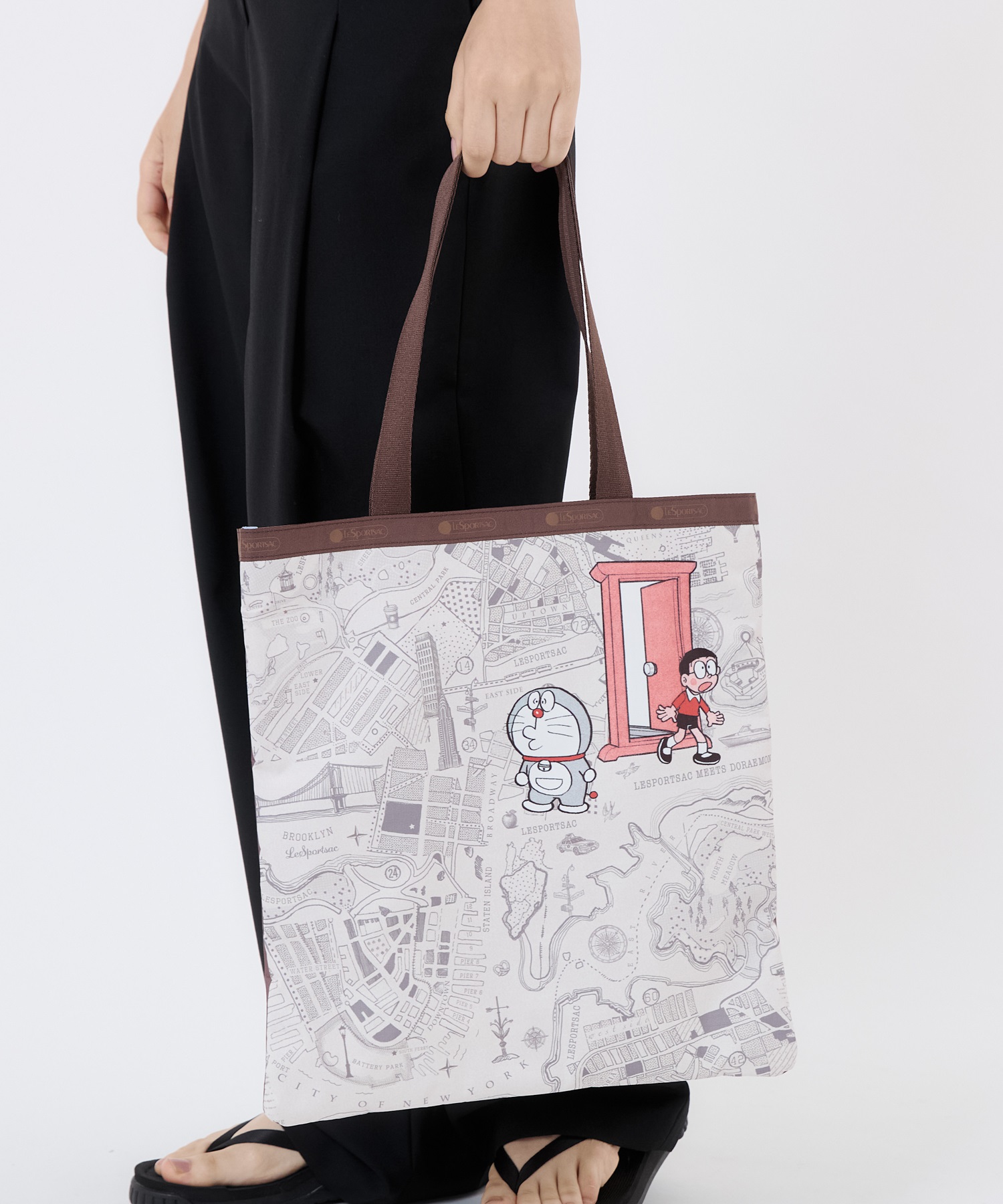 [訂購] [日本直送] 💙 LeSportsac「DORAEMON LARGE EMERALD TOTE」 📏 尺寸/內容：高約39cm｜闊約35cm {TF260813}