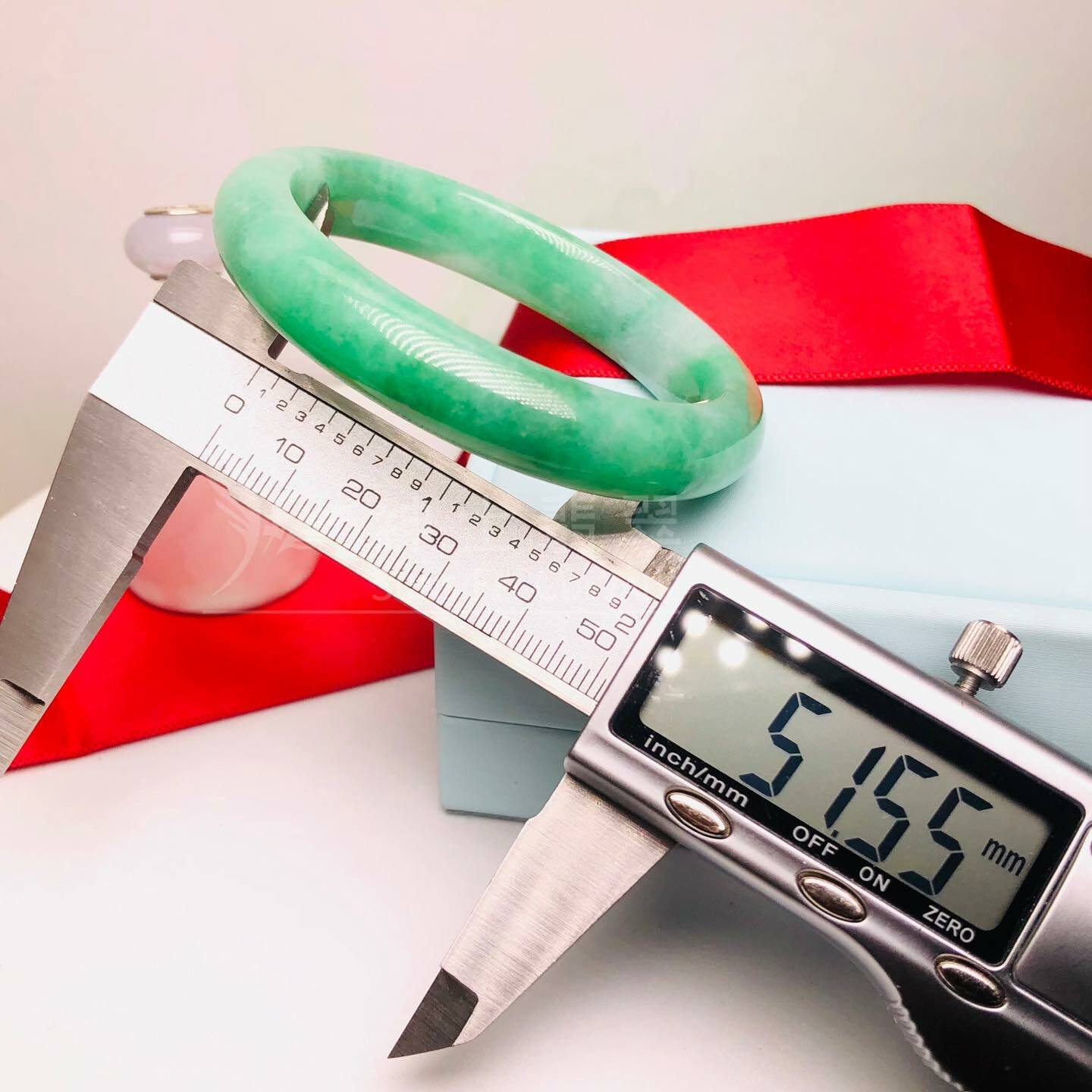 滿綠甜色貴妃鐲51.7mm