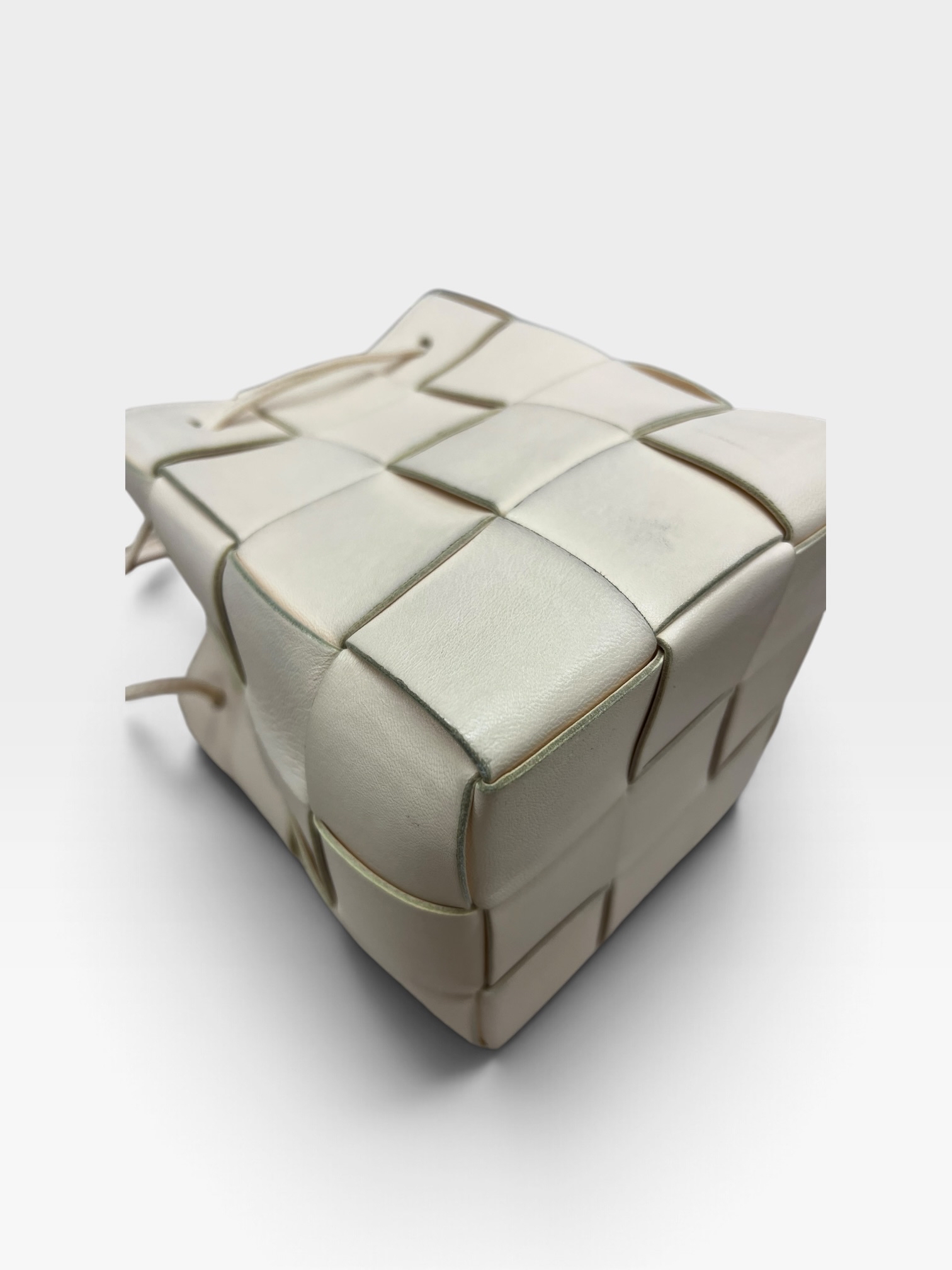 Pre-Owned Bottega Veneta Cassette Bucket /Product Code: 102701