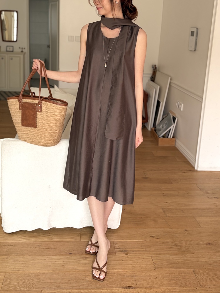 The Flowy Scarf-Detail Dress (Brown)