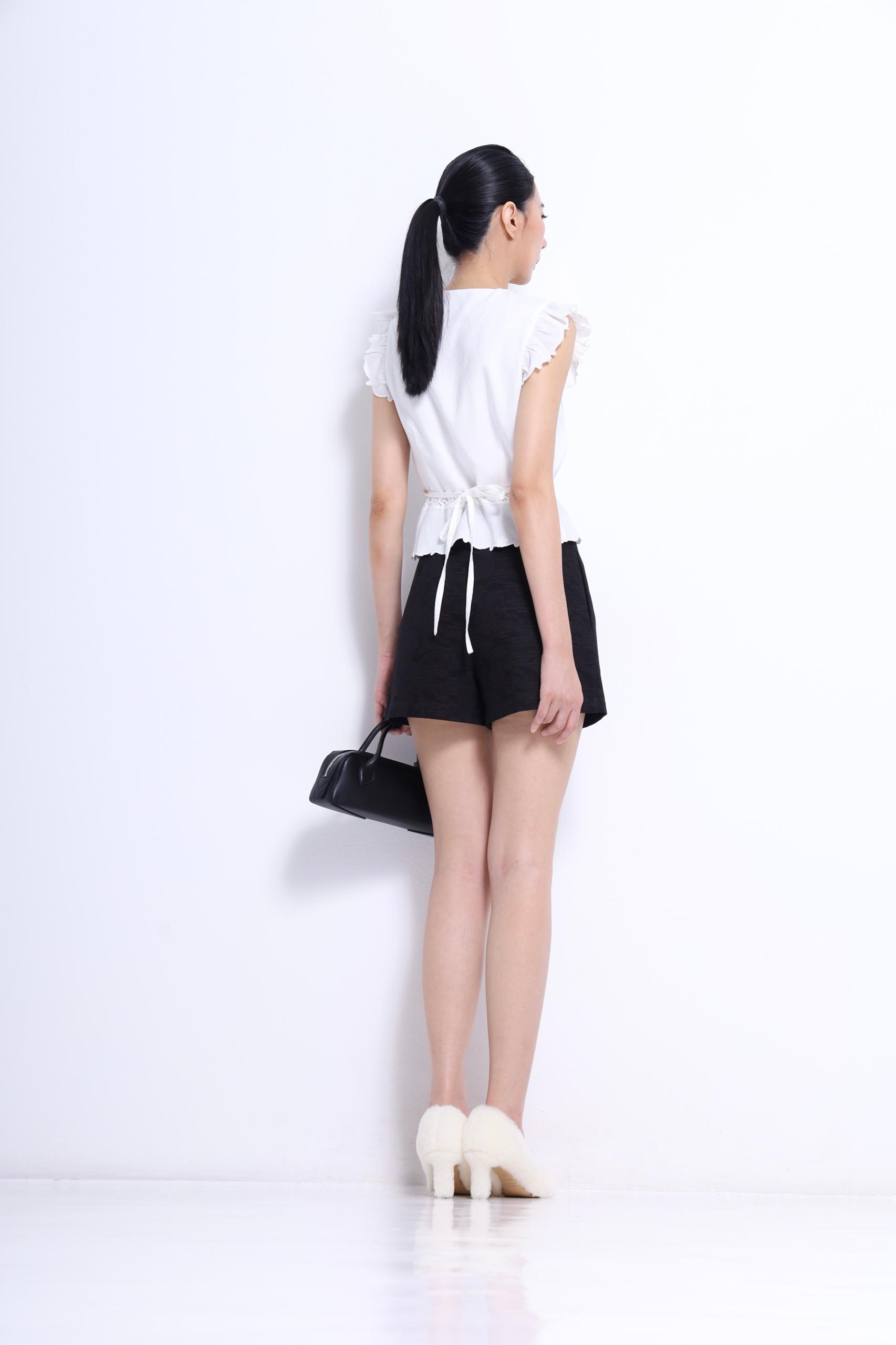 CP1666 Textured High-Waist Tailored Shorts