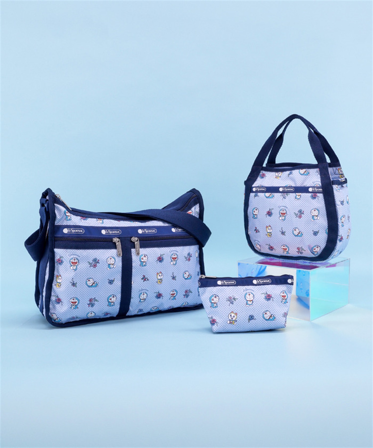 [訂購] [日本直送] 💙 LeSportsac「DORAEMON DELUXE EVERYDAY BAG」 📏 尺寸/內容：高約25cm｜闊約33cm｜厚約13cm {TF260810}