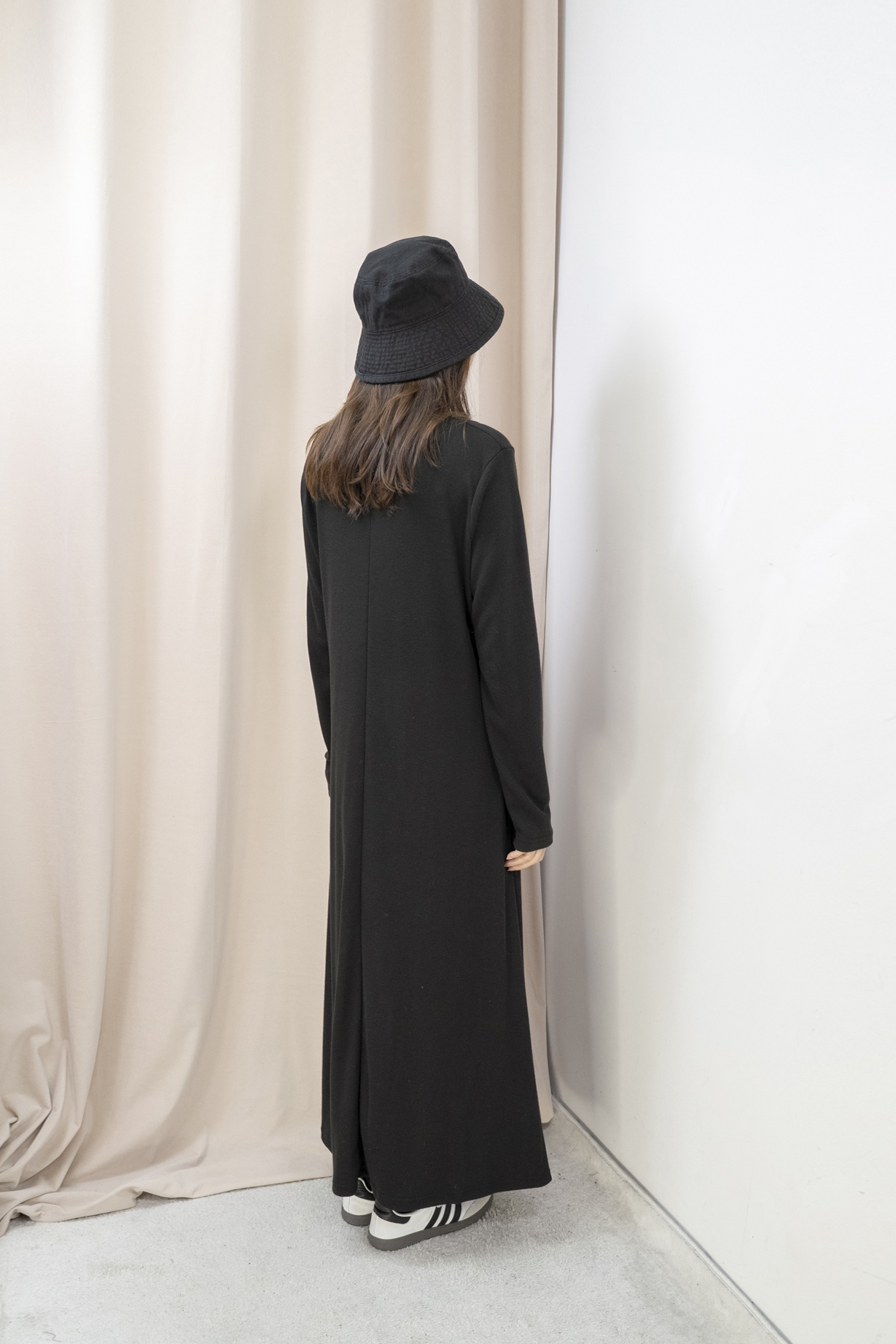 柔軟針織長版連身裙（黑色）