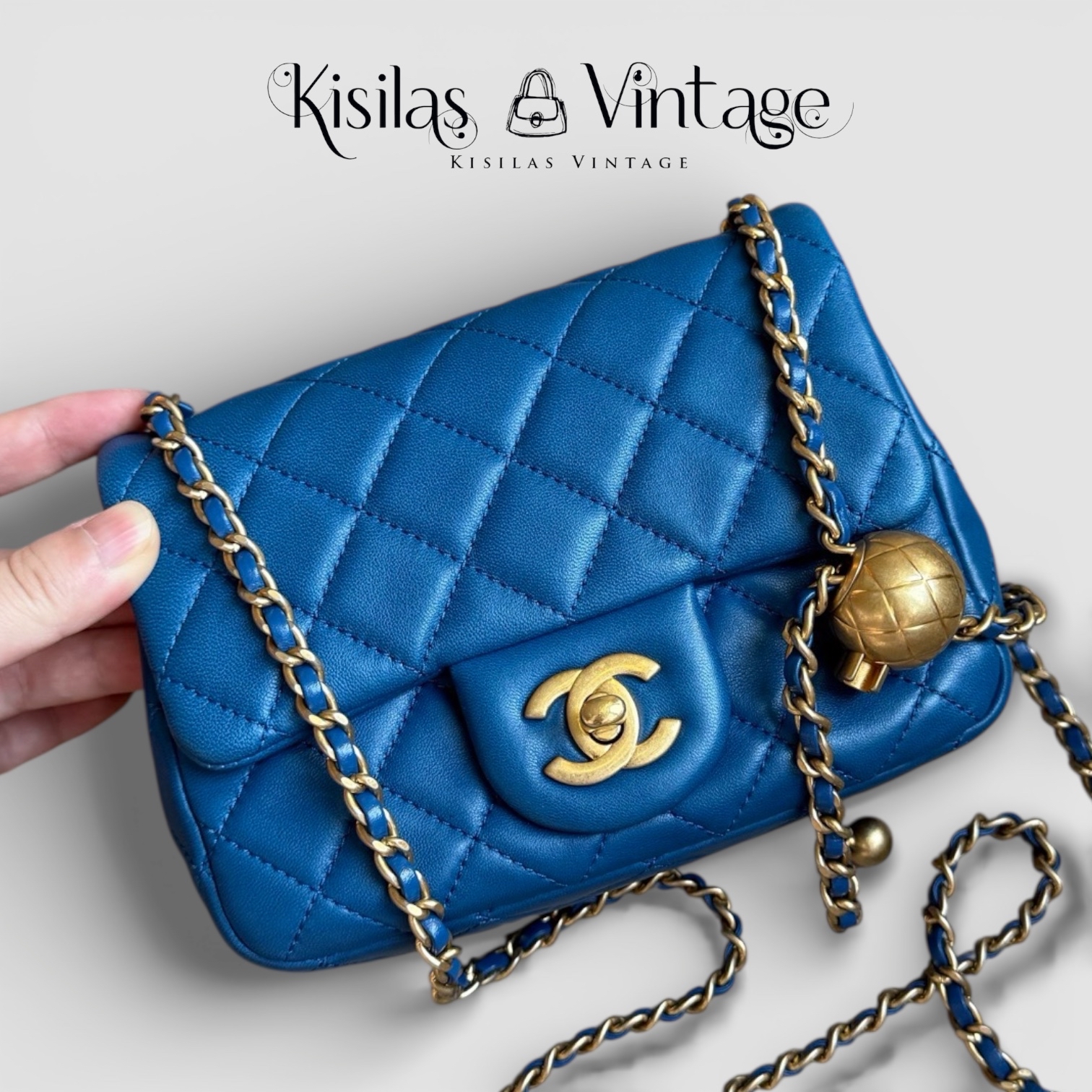 Chanel Lambskin square 羊皮藍色金