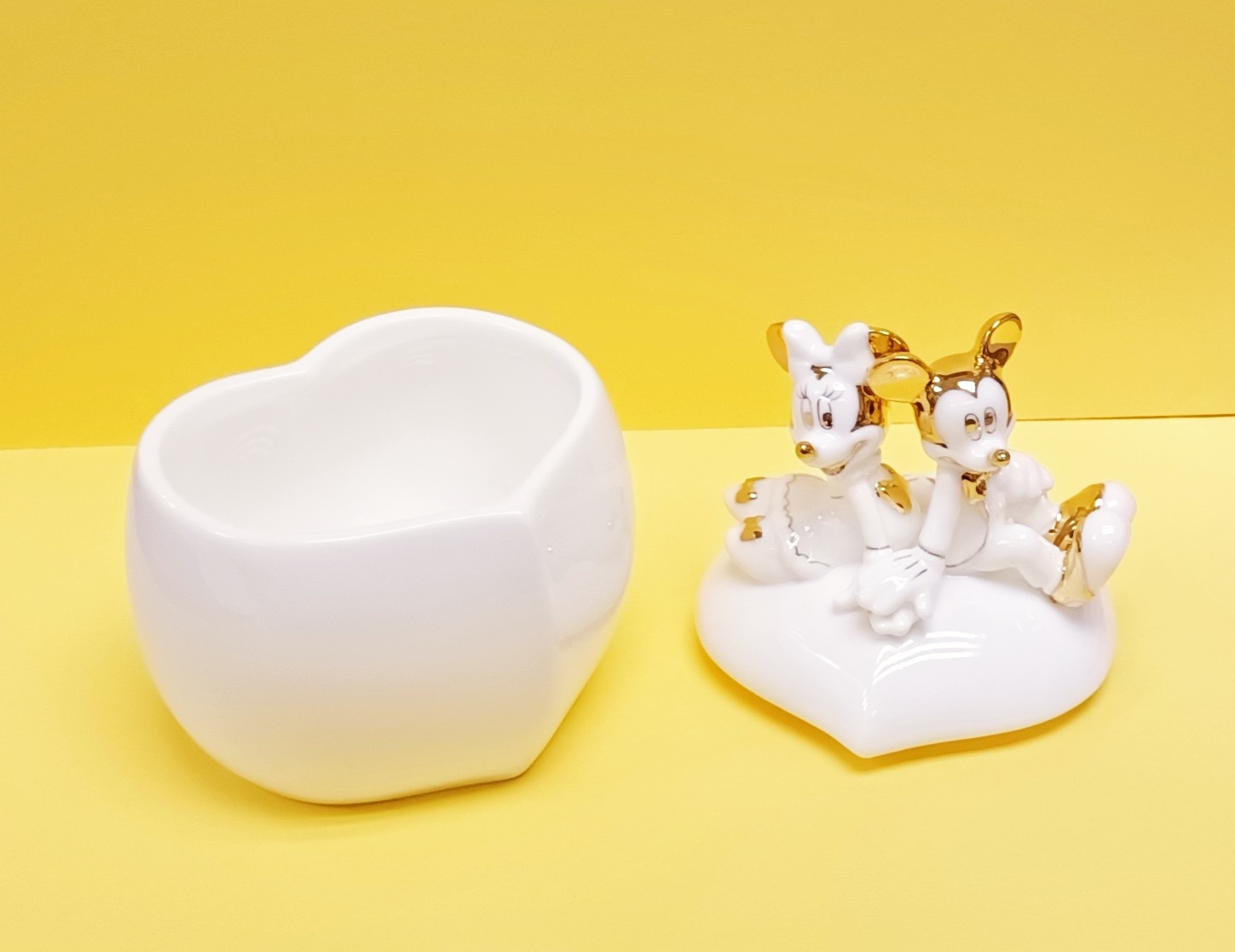 BONE CHINA COVERED BOX 骨瓷收納盒 Mickey And Minnie Mouse  (KD-15)