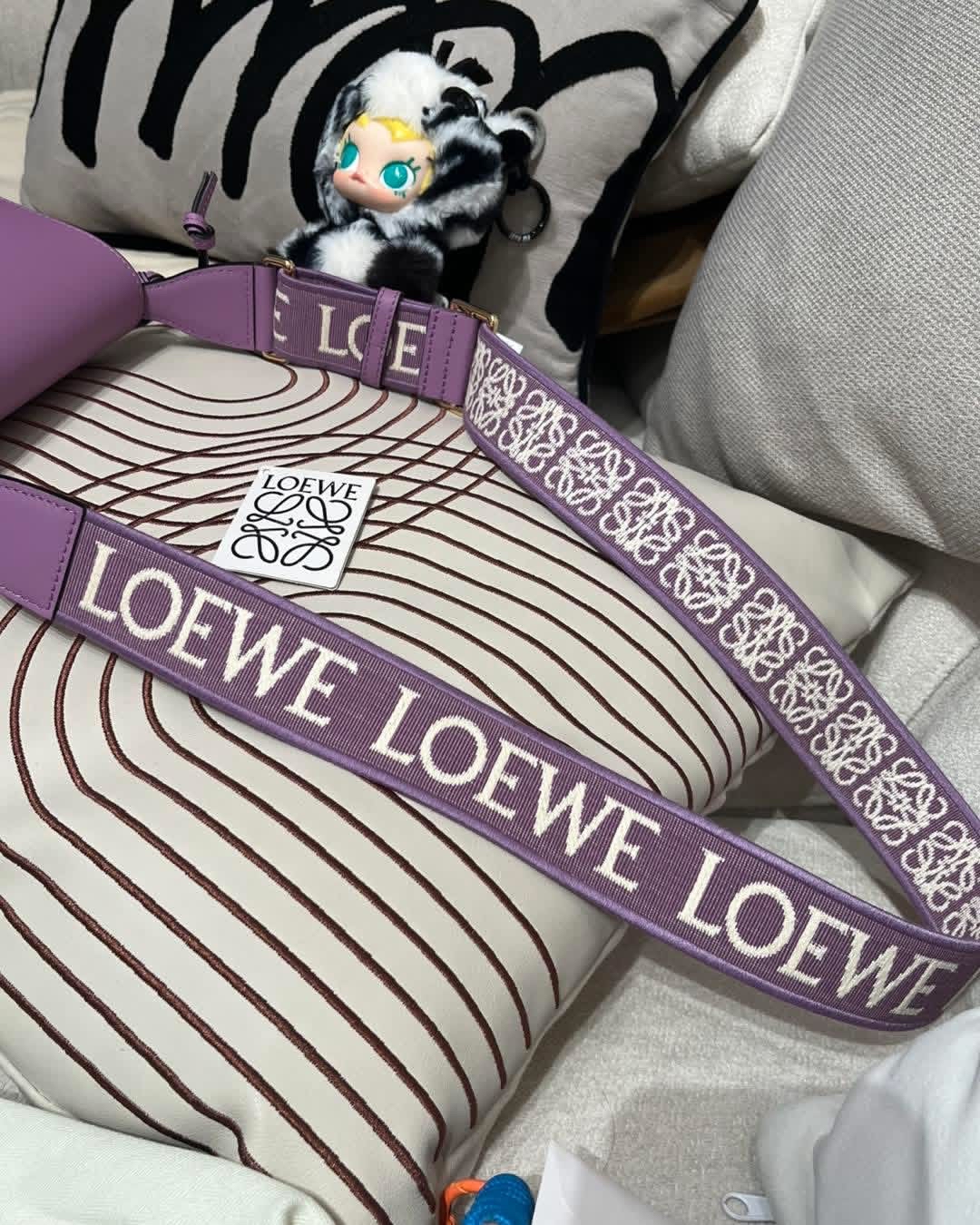 Loewe gate mini calfskin, 100%Authentic ,99%new ✅Dust bag