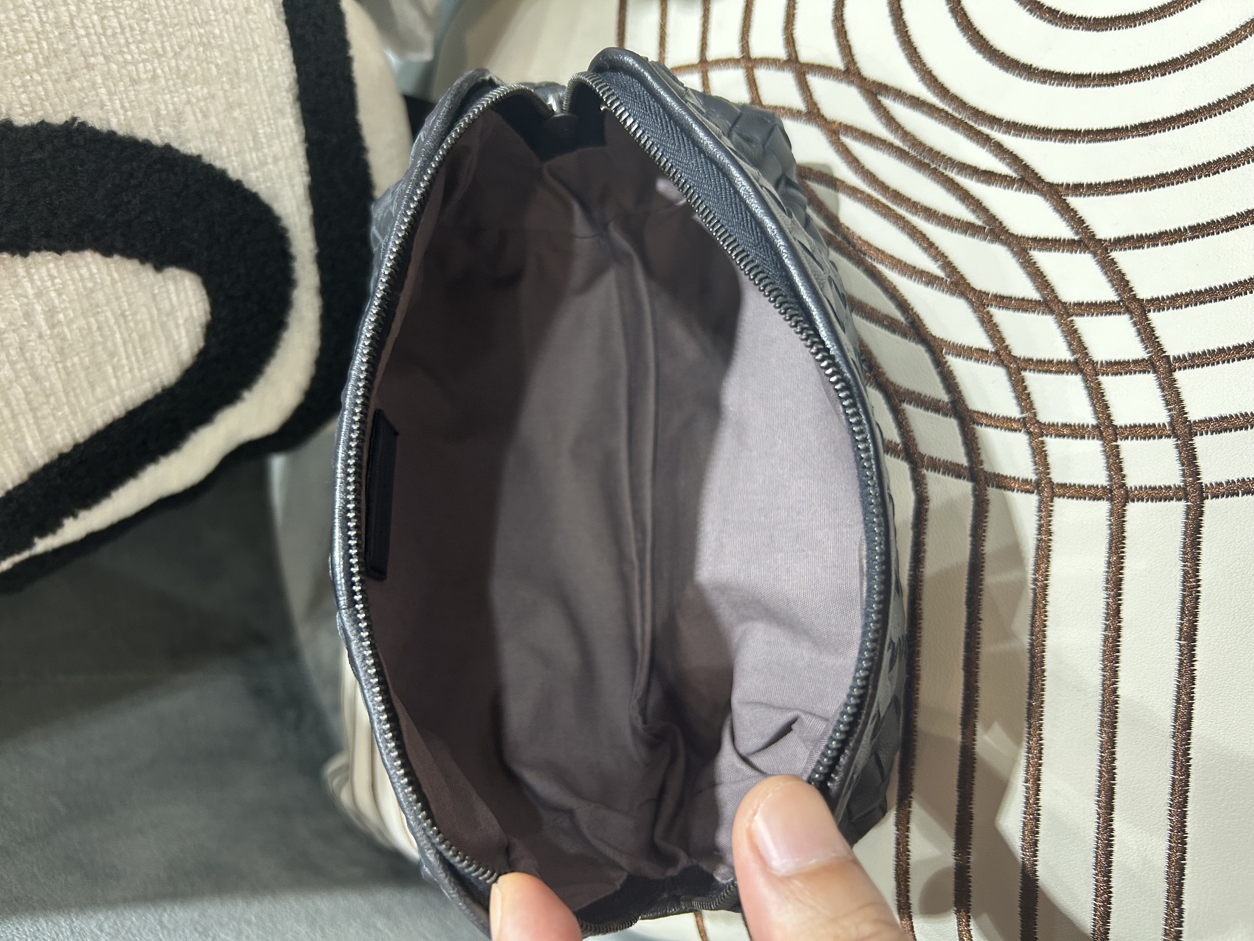 Bottega Veneta BV Clutch Black 100%Authentic, 99%New ✅Dust bag