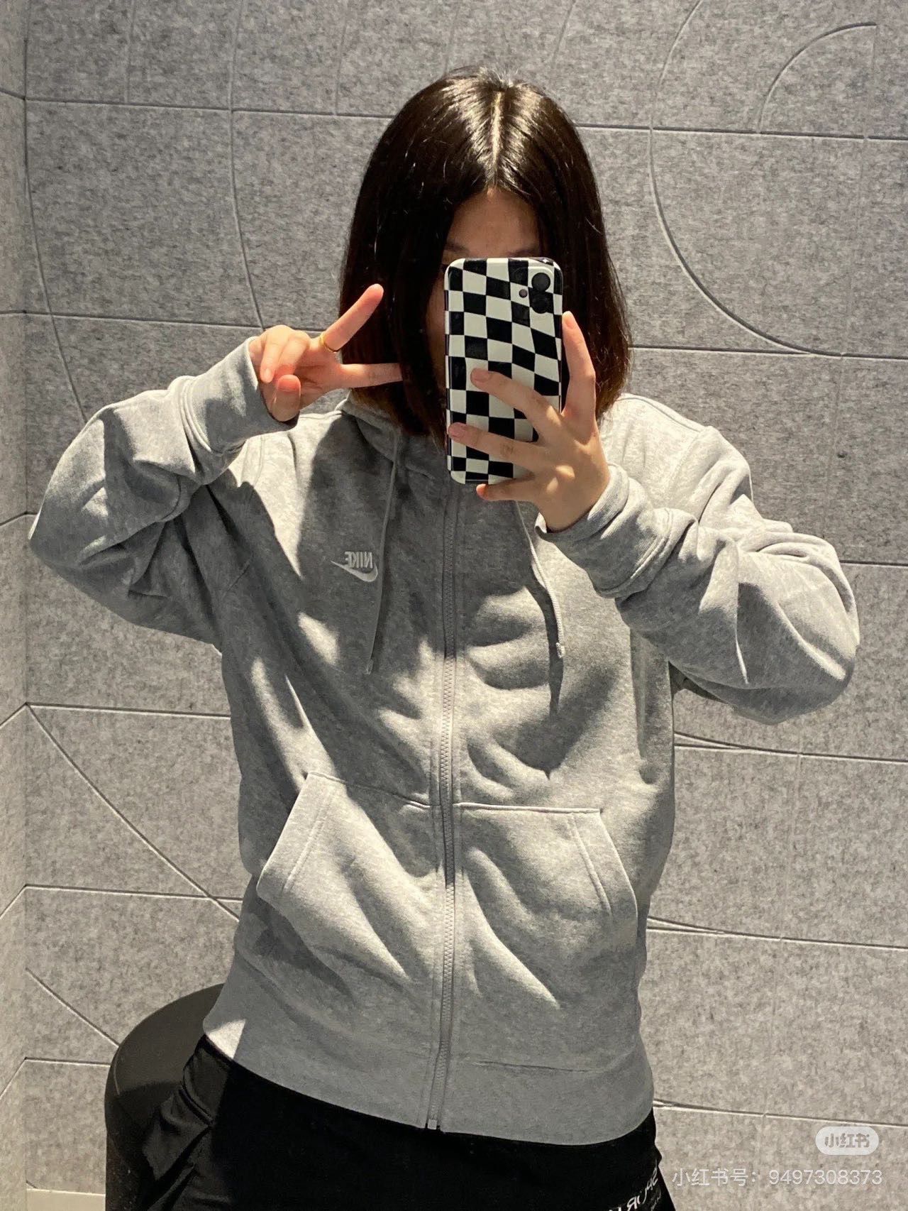 $115件。2件起$105件。4色選擇/Nike經典連帽衛衣外套