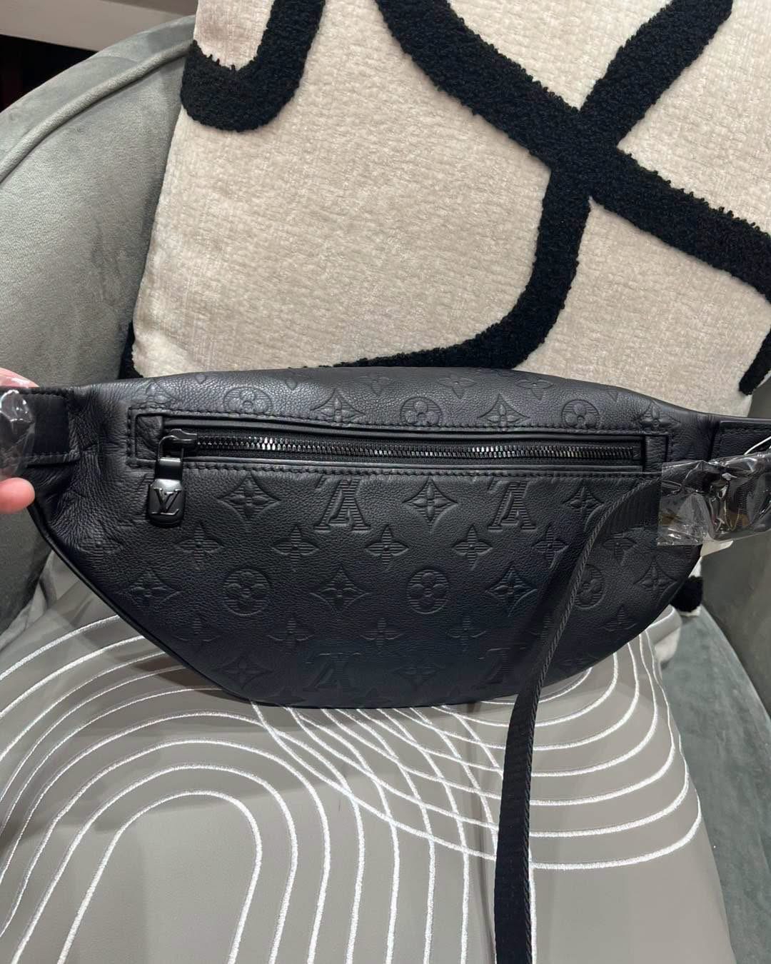 LV Discovery Bumbag PM M46036 Calfskin Black 100%Authentic, 98%New ✅Dust bag