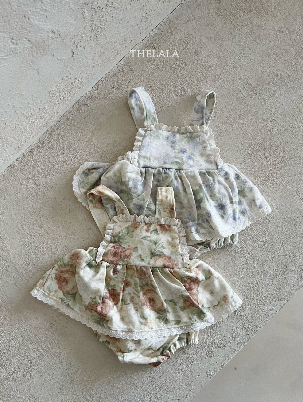 🌸預訂 韓國直送🌸🇰🇷THELALA兩色花卉滿印蕾絲花邊吊帶包屁裙