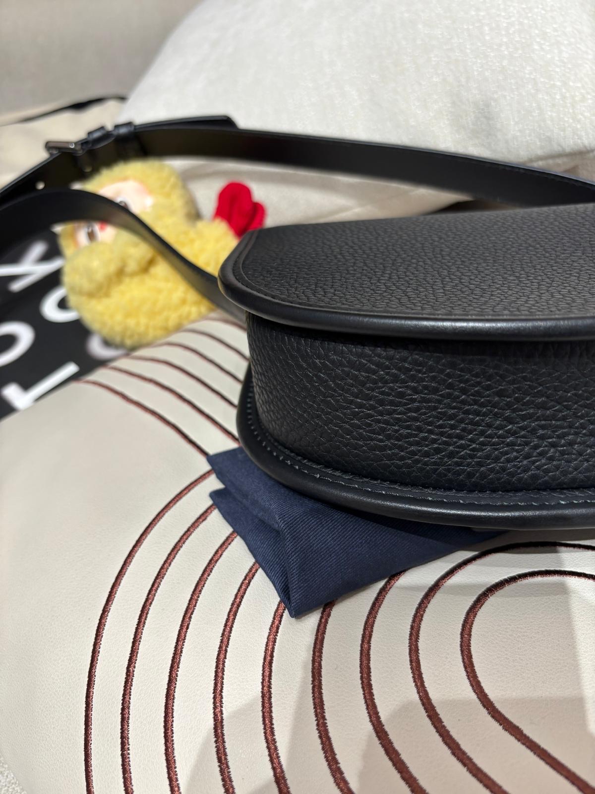 Dior Mini Gallop Shoulder Bag calfskin 100%Authentic, 98%New ✅Dust bag