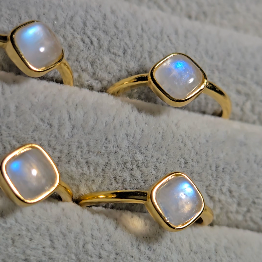 White moonstone rings with blue flash in adjustable sterling silver - SM636