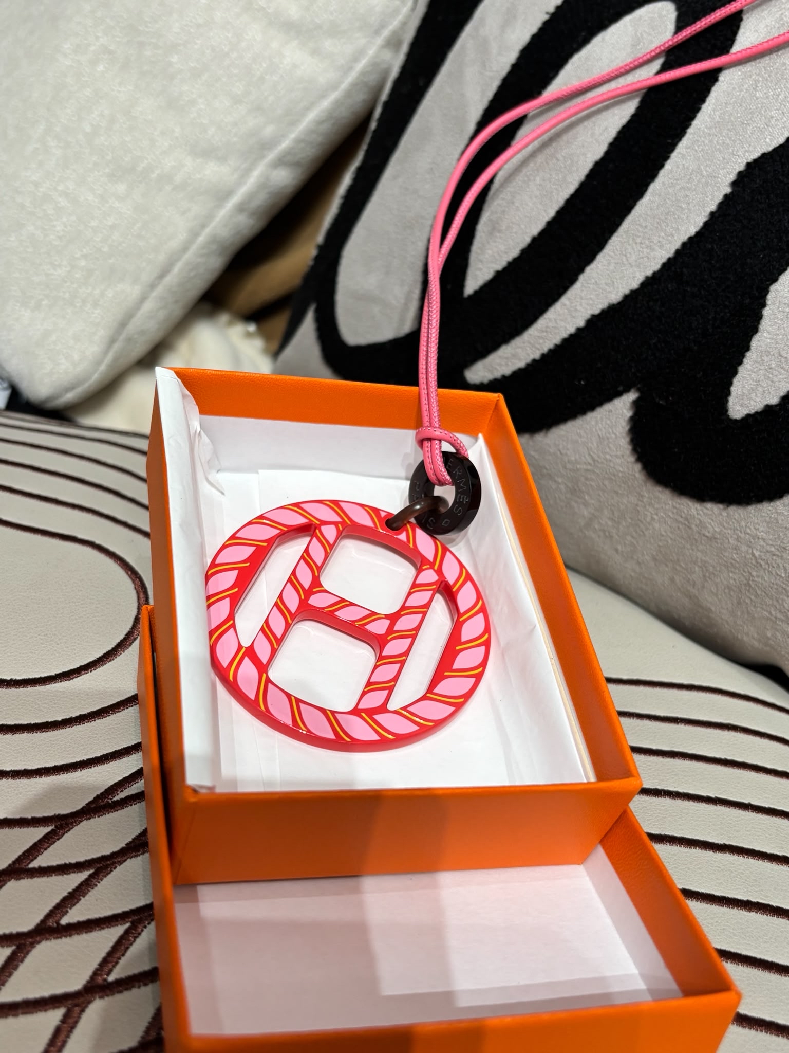 全新HERMES H EQUIPE HORN NECKLACE 粉紅色牛角頸鍊  100%Authentic ,100%new全新未使用品✅dust bag ✅box 