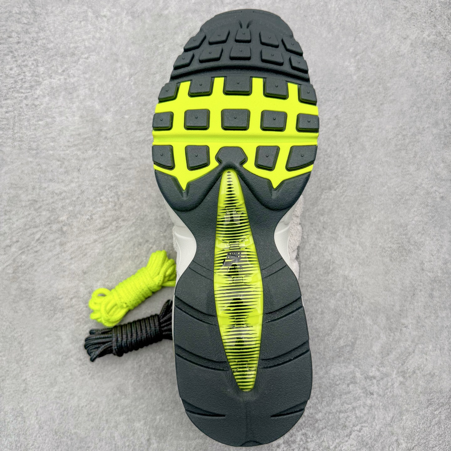 Nike Air Max 95 OG "Reverse Neon" HM4740-001