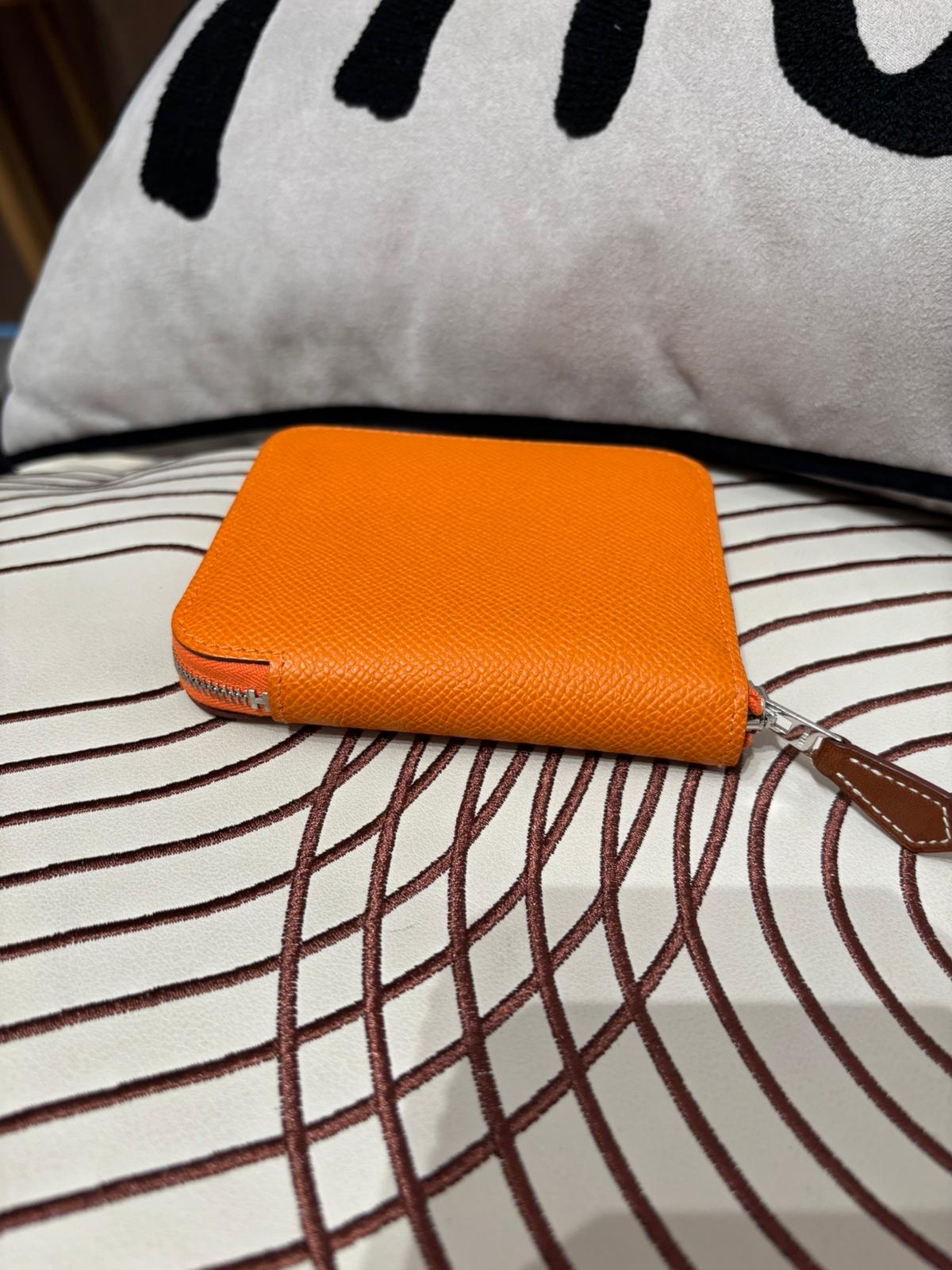 Hermes silk in compact ,stamp B 100%Authentic ,Unused✅Dust bag