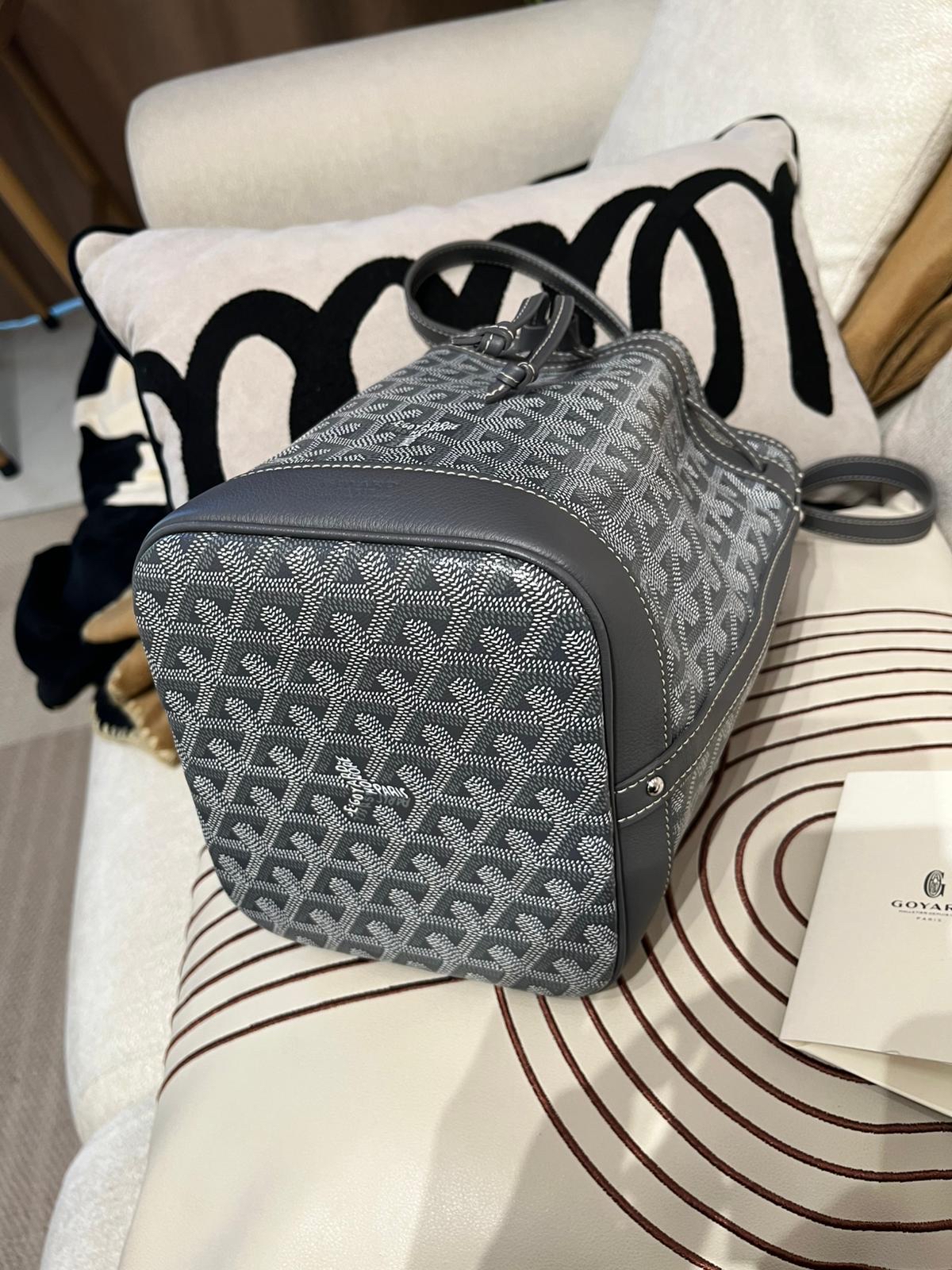 Goyard petit flot bucket bag Grey 100%Authentic,99%new unused ✅25年專門店收據✅dust bag