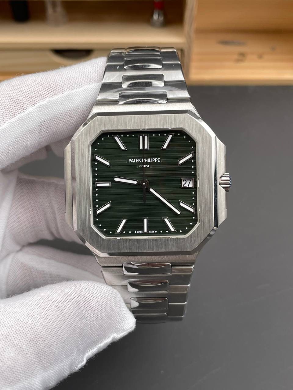 百达翡丽鹦鹉螺系列复刻男士腕表，绿色表盘，精钢表带