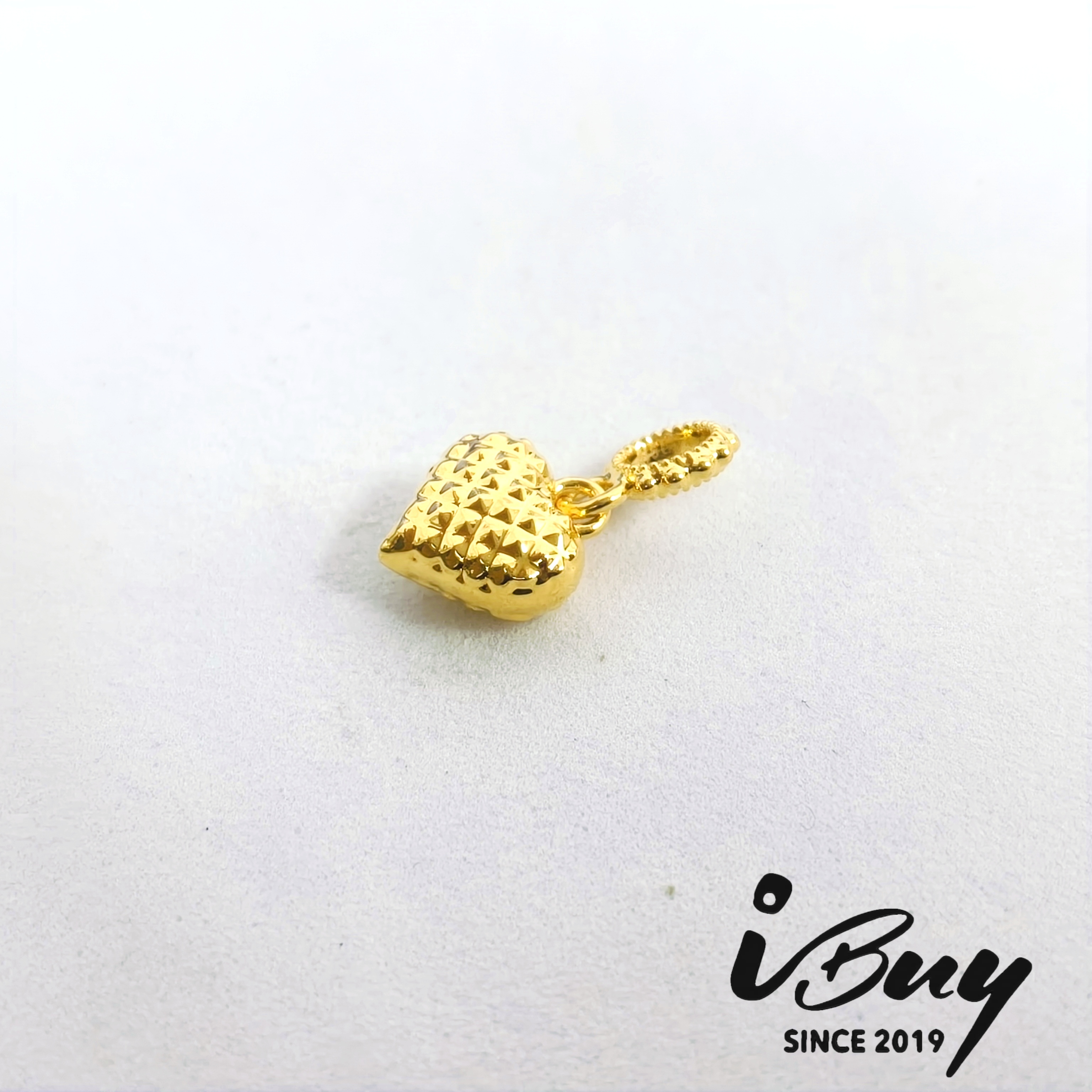 916 HARD GOLD DIAMOND CUT LOVE CHARM 916 硬金 菱格爱心串咀