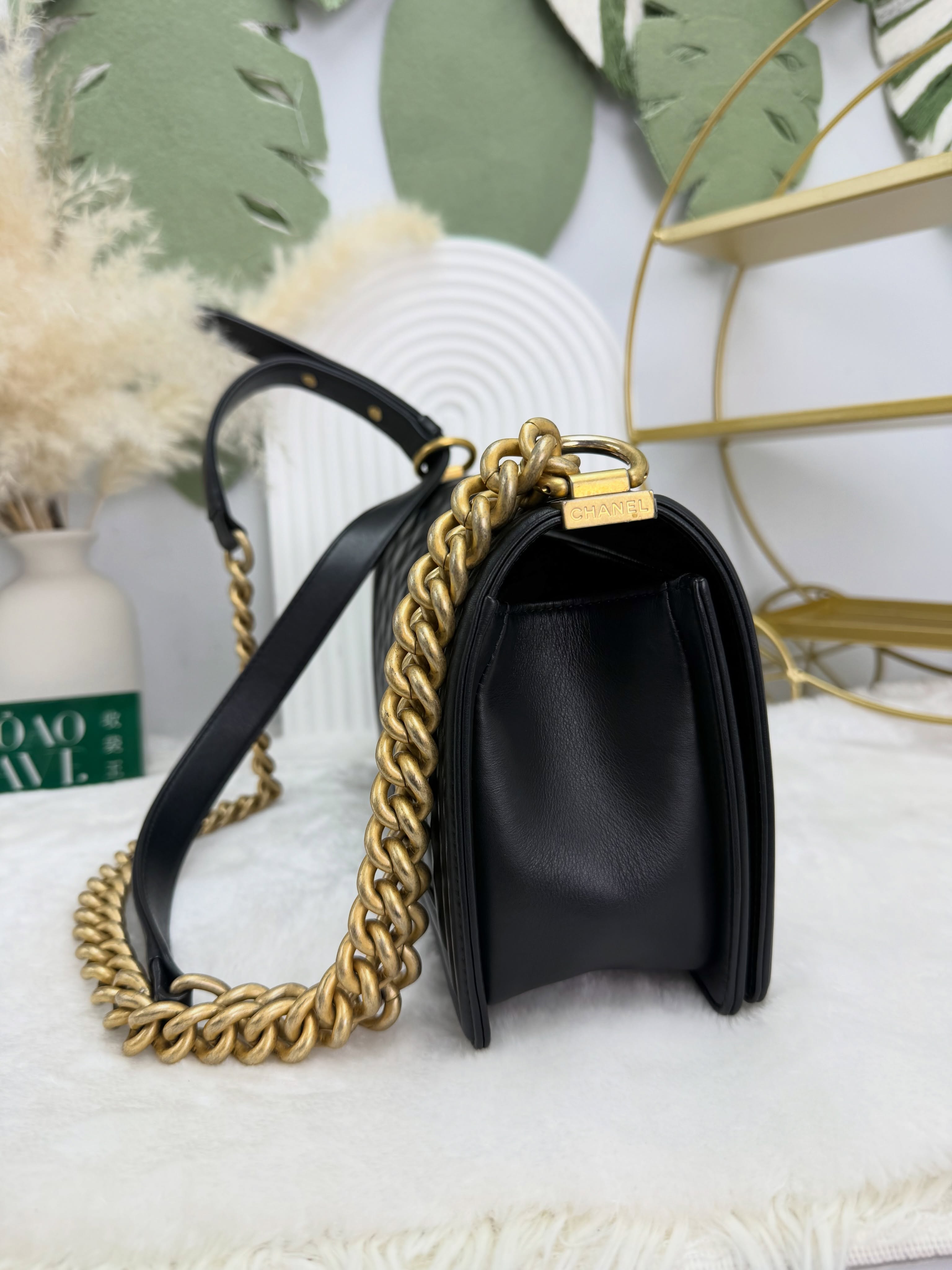 Chanel👜 PRE OWNED 🛍️黑金leboy Medium 有卡有盒🖤
