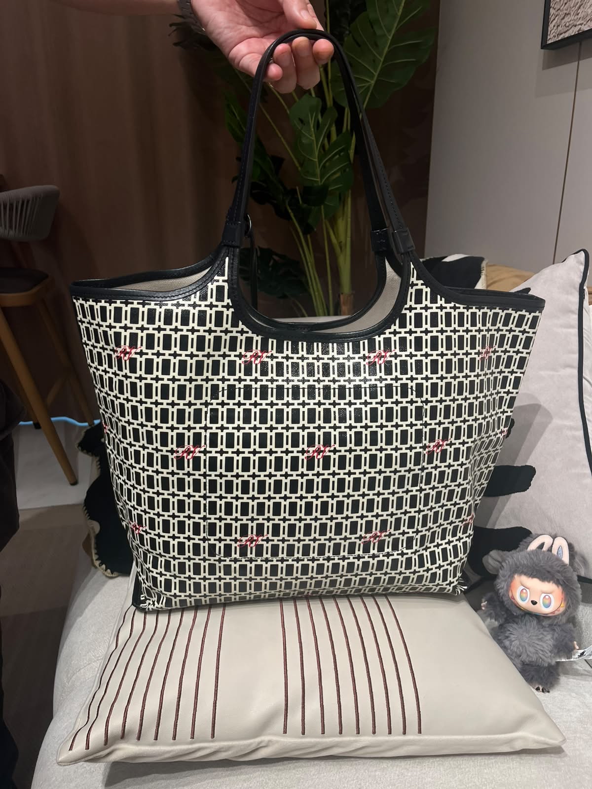 Roger Vivier Grand Vivier Shopping Tote Bag 100%Authentic, 98%New