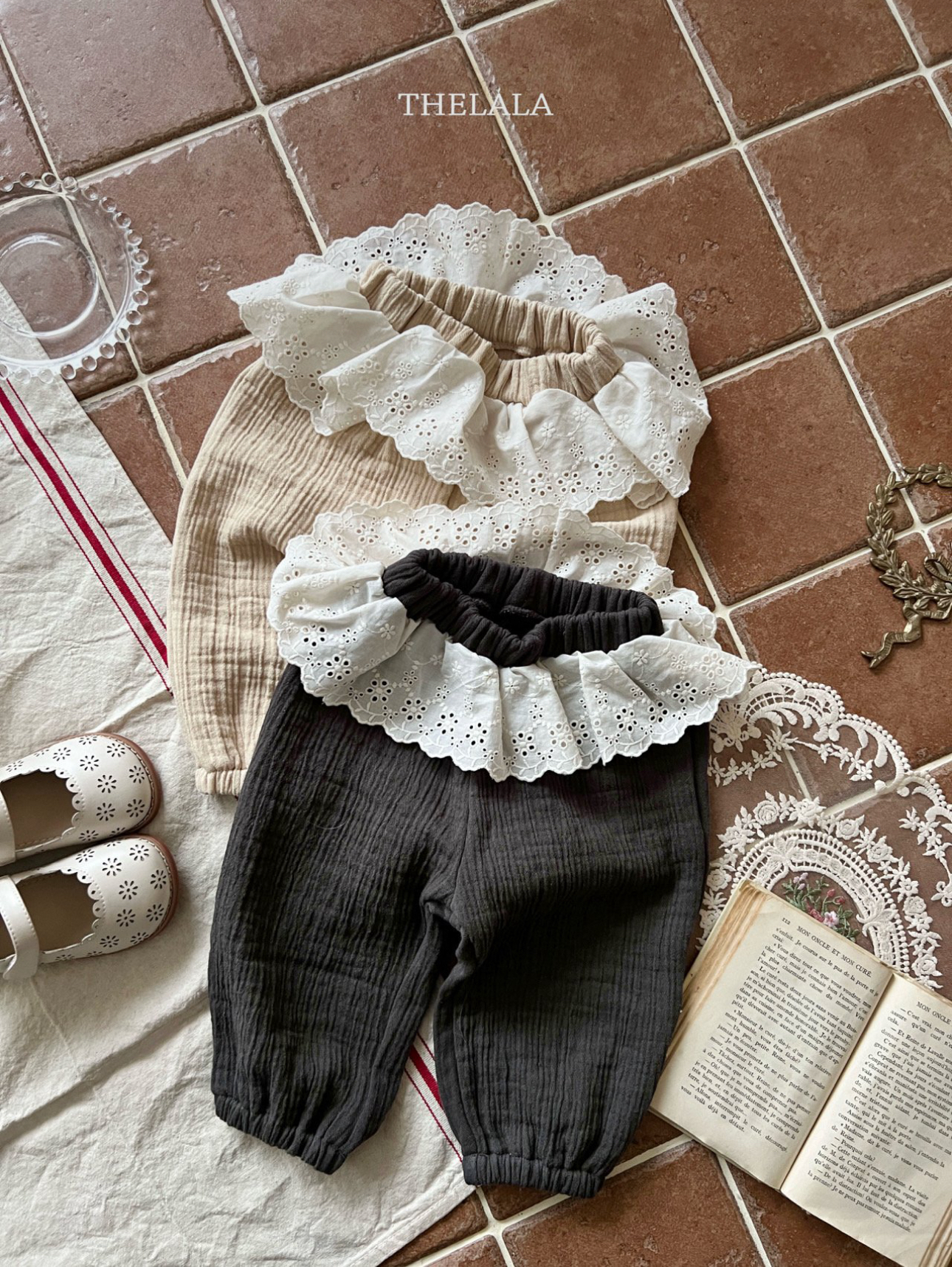 🌸預訂 韓國直送🌸🇰🇷THELALA兩色蕾絲荷葉邊棉紗束腳褲