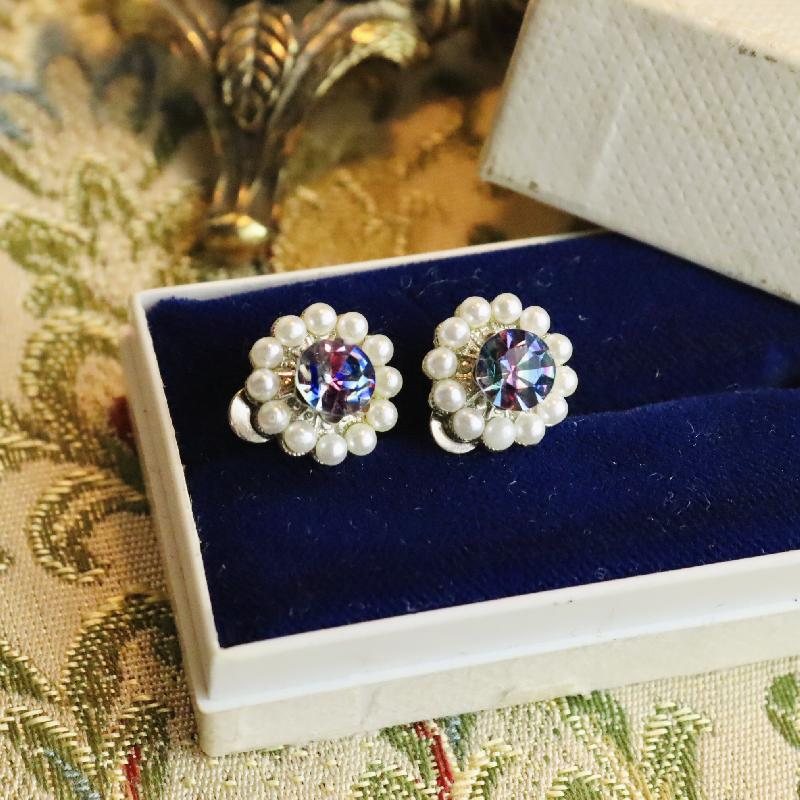 C.a. 1950s Czechoslovakian Iris Glass with Faux Pearl Petals Dainty Clip Earrings (MZ068)