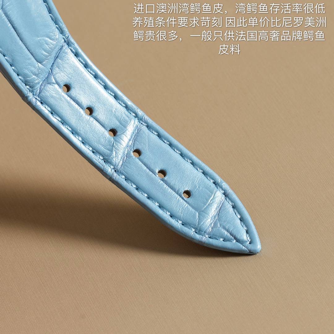 全网女神看过来😍😍这款爱彼女表才是最具有性价比的… 爱彼皇家橡树系列型号67601石英腕表，皇家橡树系列独有的八角形外观还拥有爱彼独特的设计风格也将女士优雅风格融入其中，深受女明星们的爱戴，表带澳洲湾鳄鱼皮，即使只有33毫米的小尺寸，也将爱彼独有的纯净美感与刚毅线条展现的淋漓尽致💝💖💘而镶满钻石的表圈也为佩戴的女士增添了更多的柔美。（32颗明亮式切割美钻，总重约0.65克拉）巴蒂镶嵌一枚半透明凸面蓝宝石，搭载瑞士进口石英机芯，拥有实用的日历显示功能，女士们佩戴起来不会显得沉重 ，配专柜最新全套包装发货！这种货一般数量不是很多哦