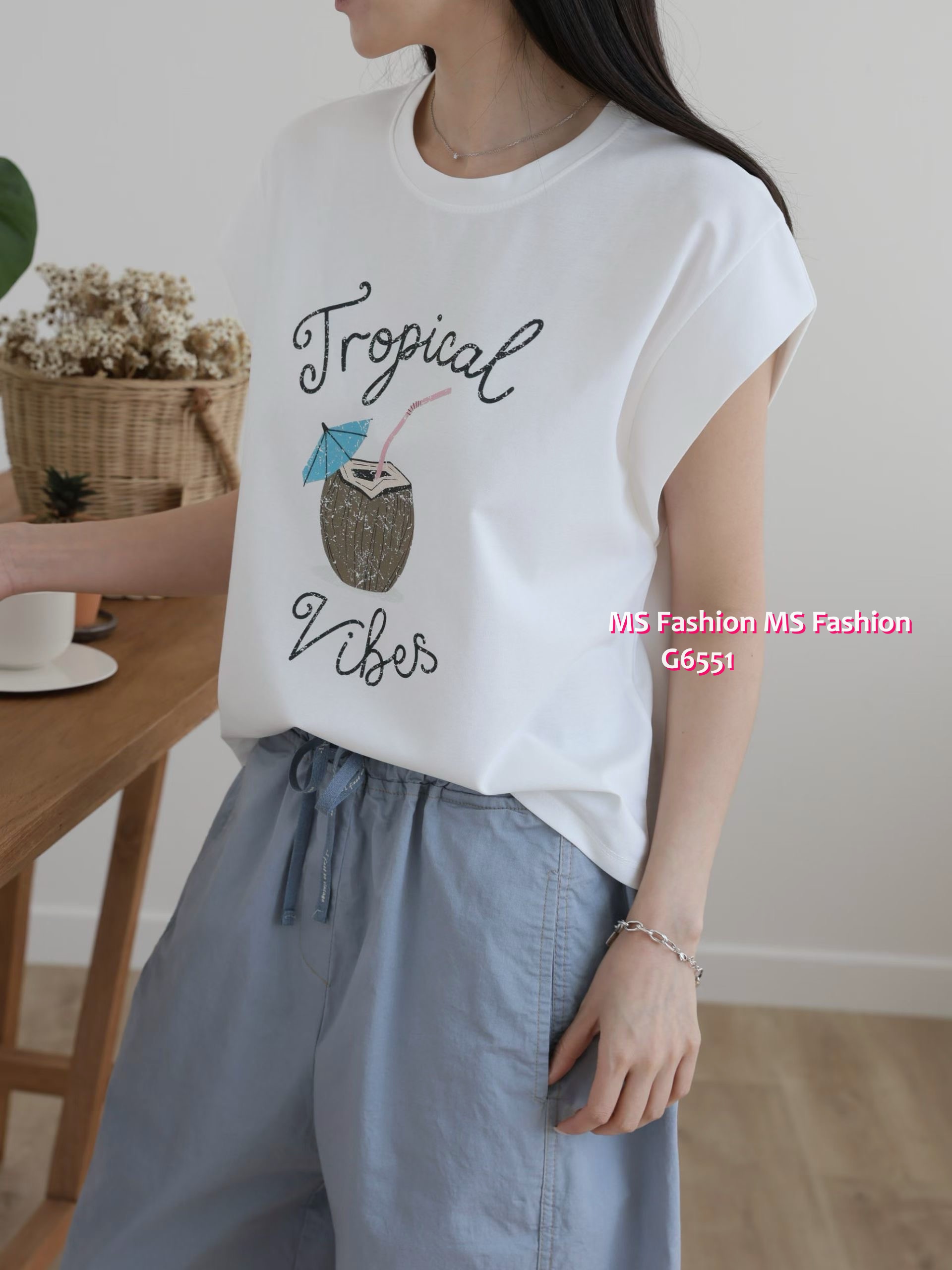 G6551 字母椰青print top