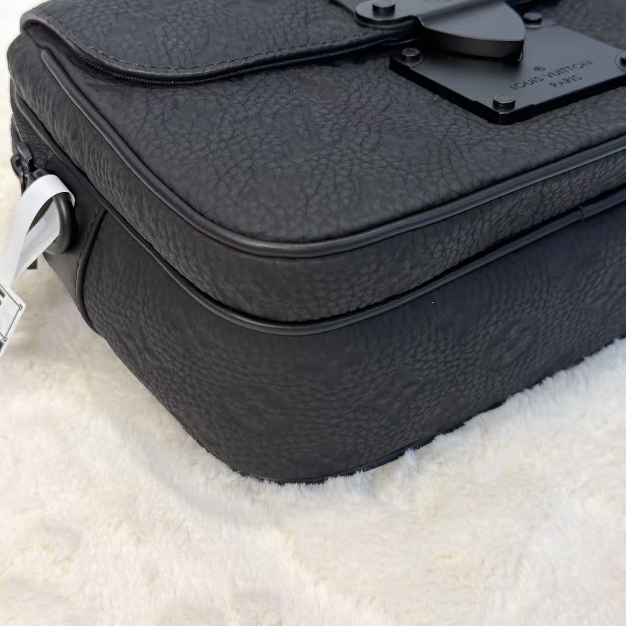 LV S-Lock Messenger 最型格暗黑風格🖤情人節回禮一流❤️‍🔥 