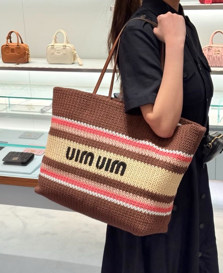 限時折扣 訂貨 ✈️ MiuMiu Woven Tote Bag Size 34x40x16cm