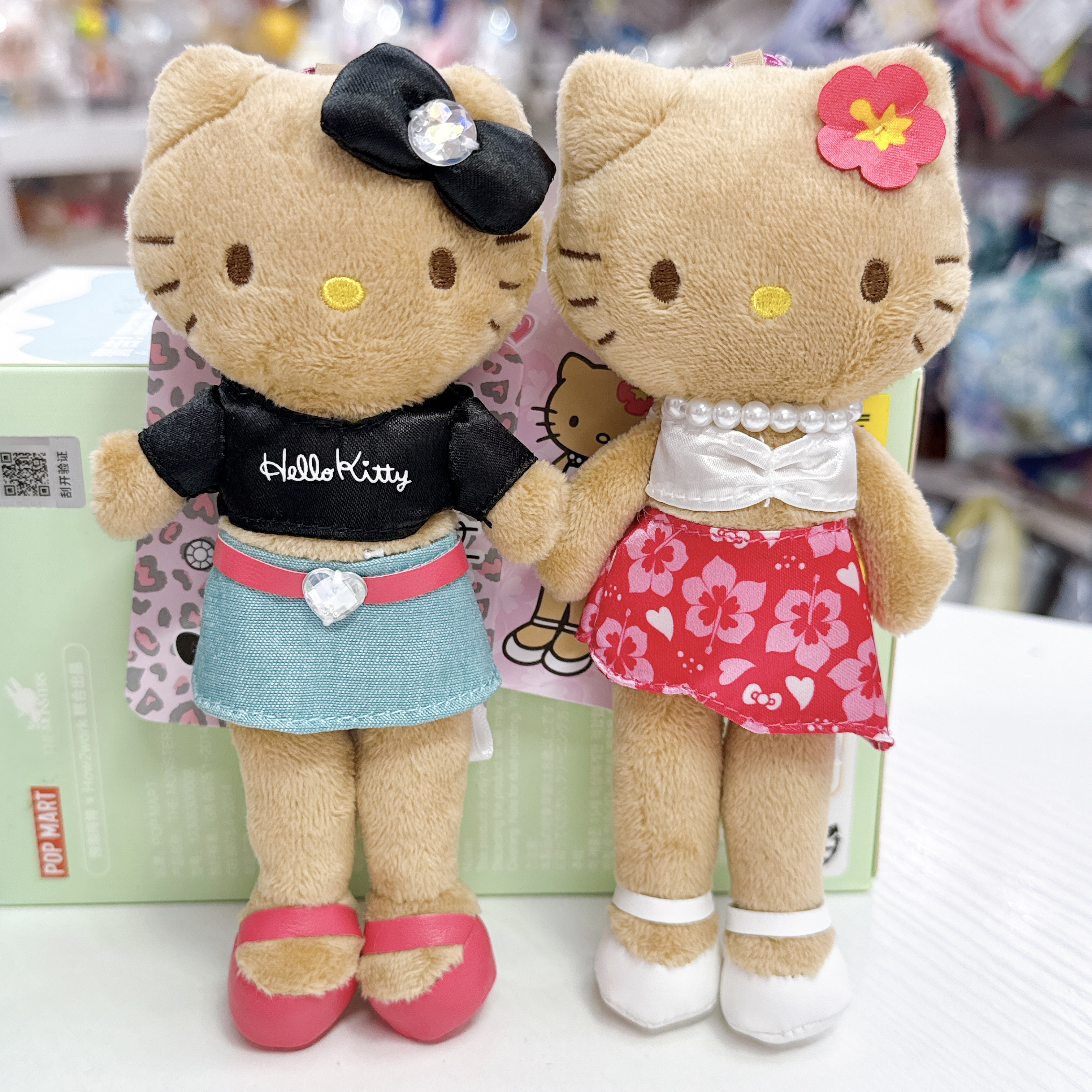 日本最新限定版Hello Kitty長腿 黑皮 公仔掛飾