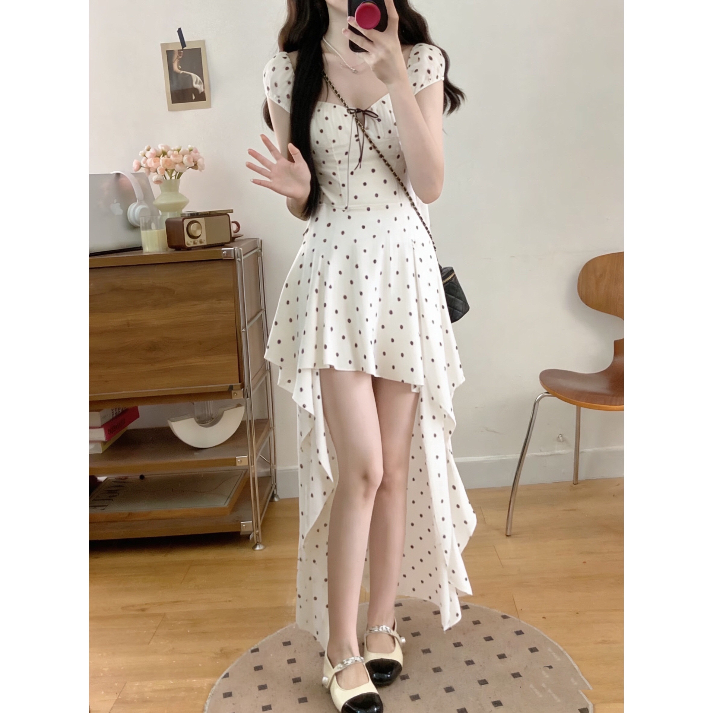B18(1872) 法式气质波点荷叶前短后长杏连身裙